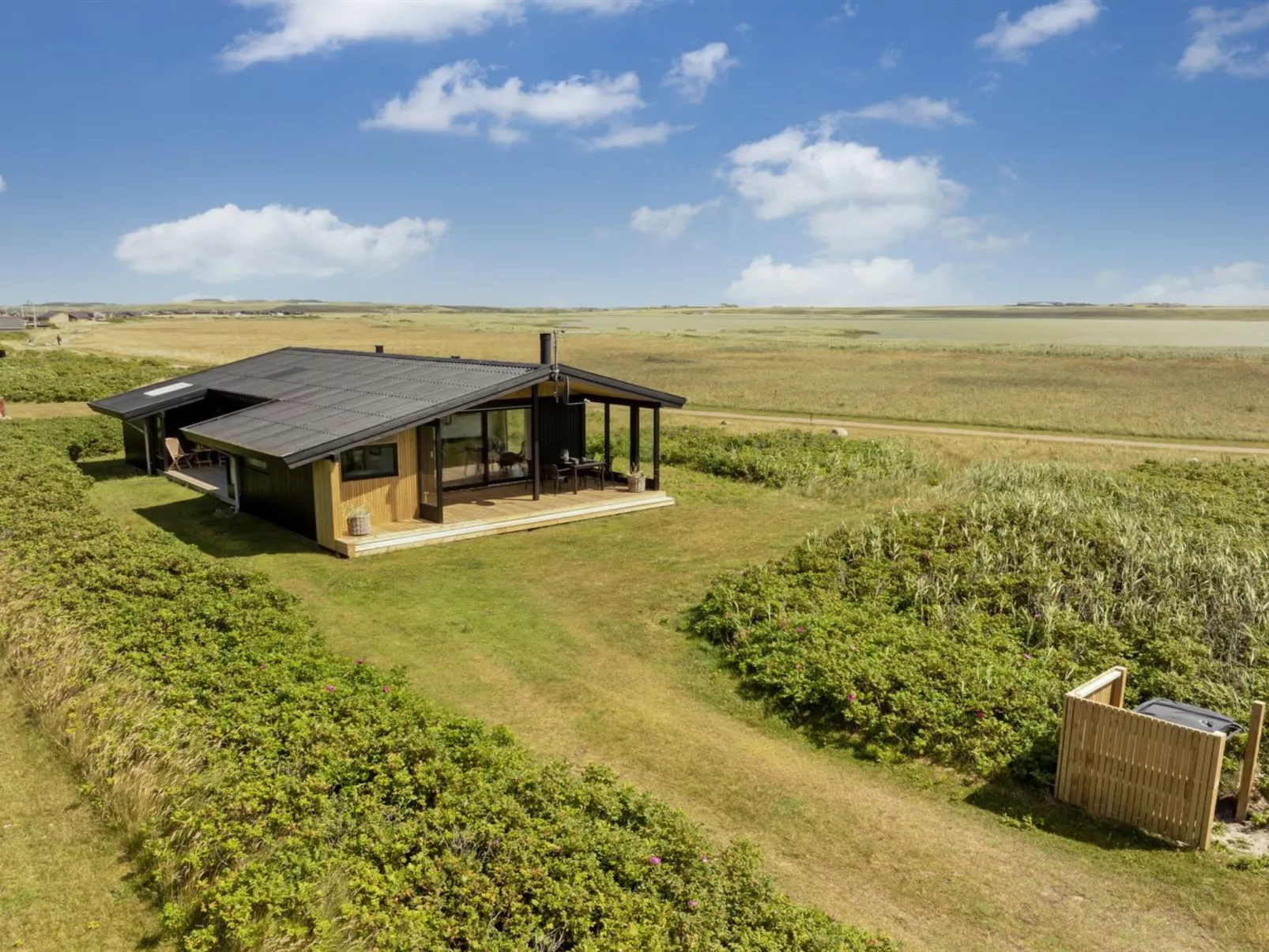 "Waghn" - 250m from the sea-Outside