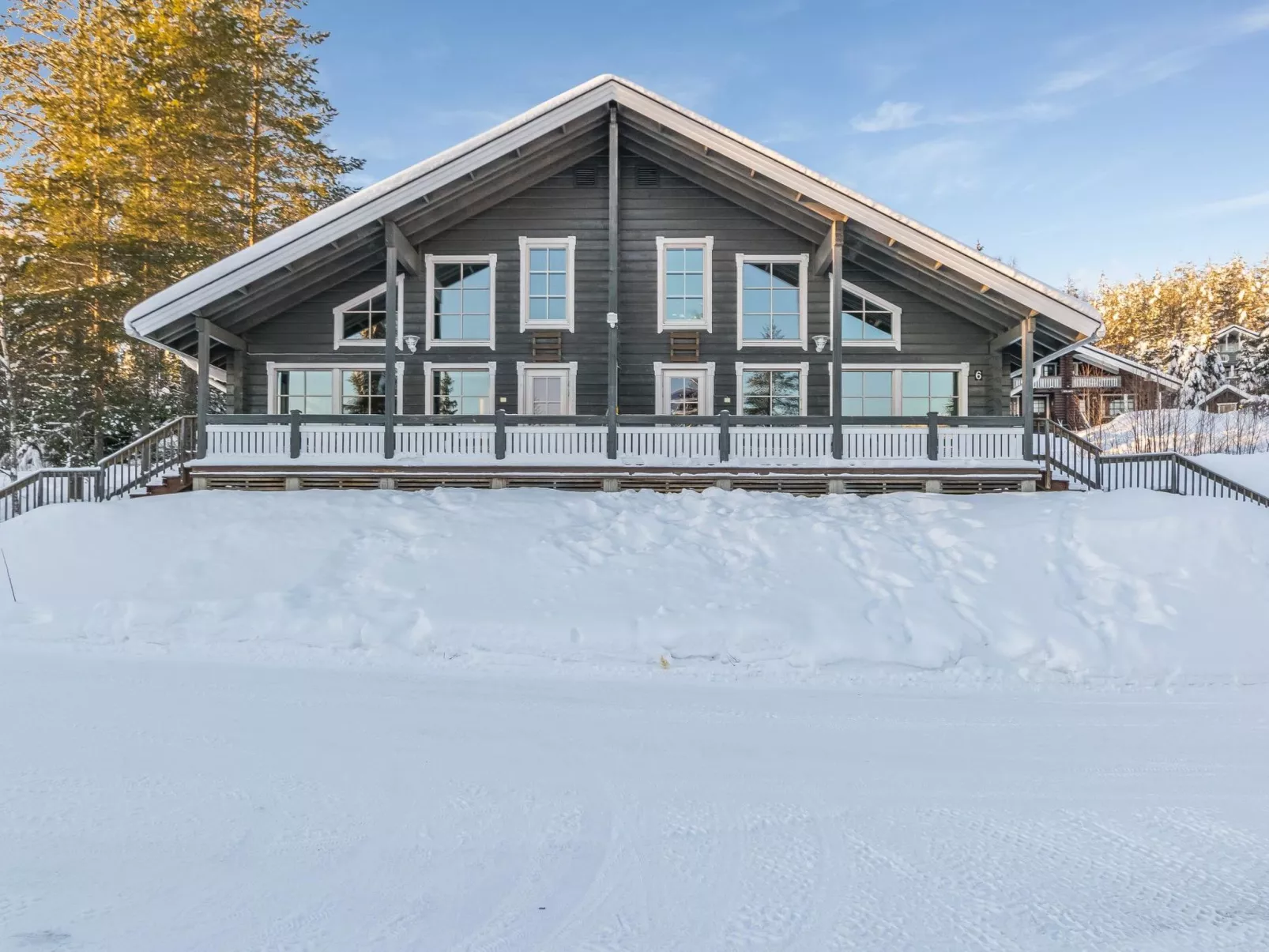 Aurinko-saaga 6 paritalo-Dedans