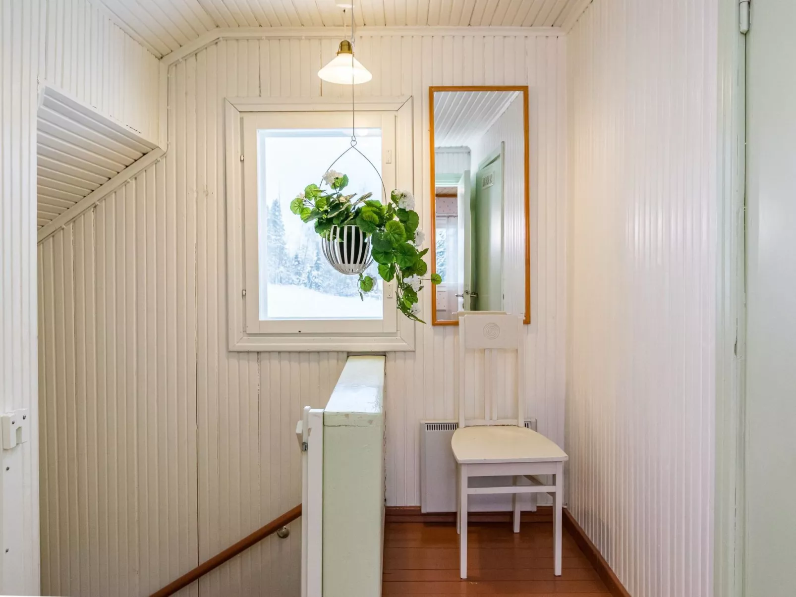 Wanha karminranta-Inside