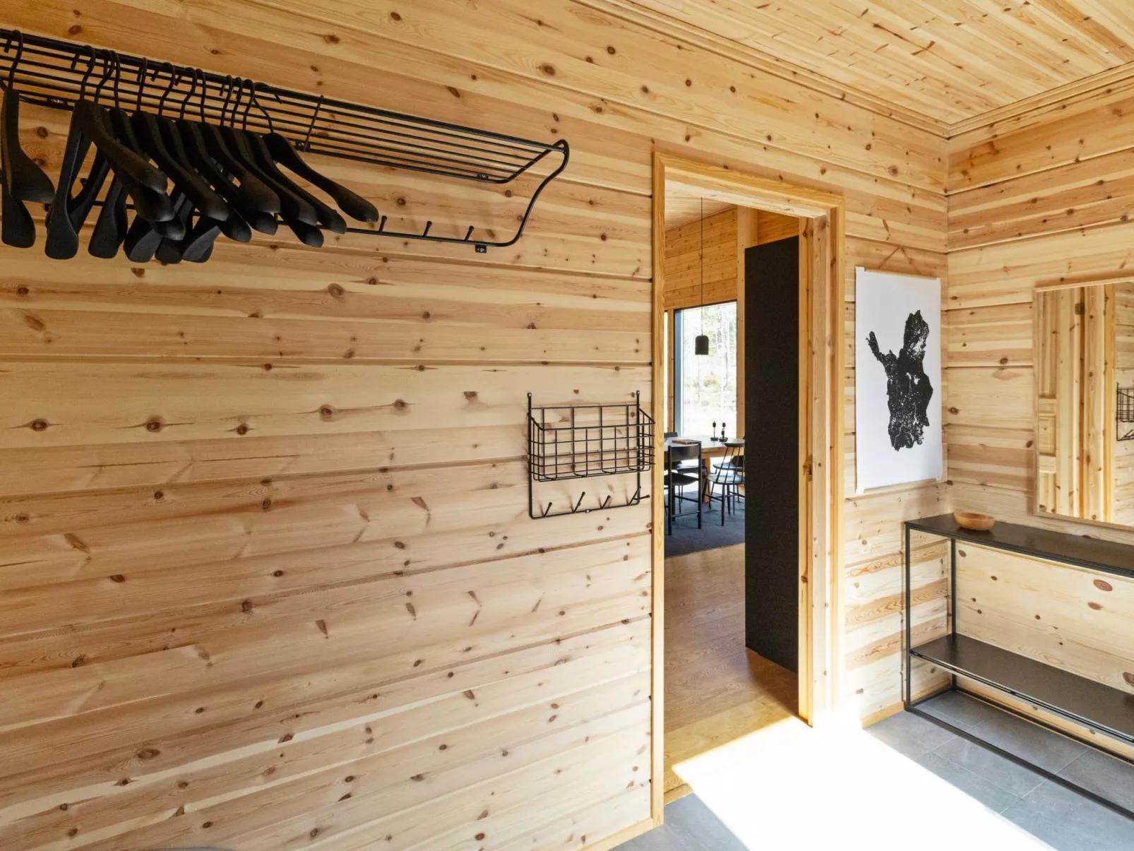 Sallan kuukkeli-Dedans