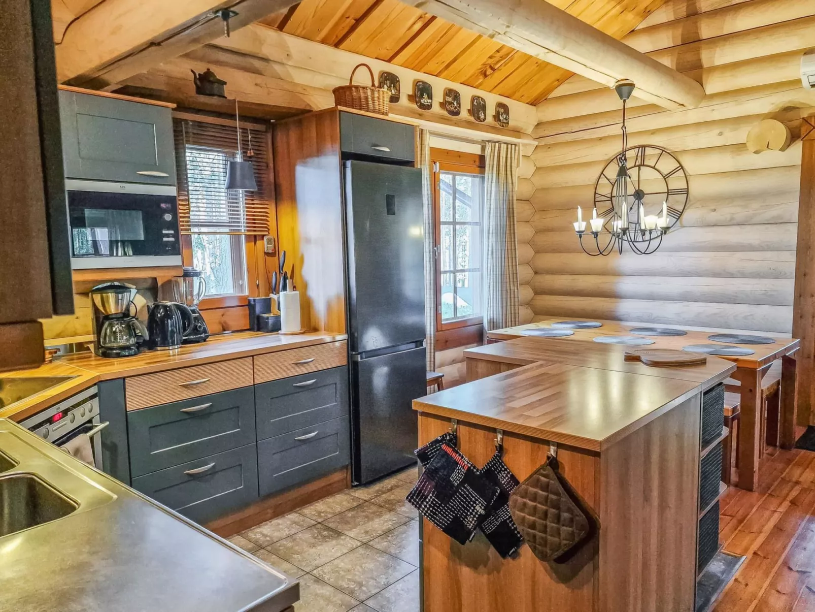 Pyöröpirtti-Inside