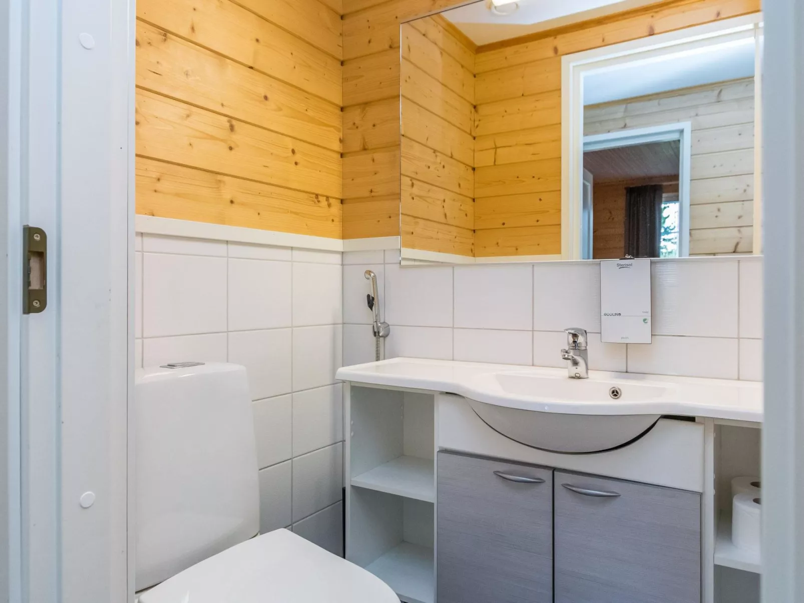 Kartanohuvila-Inside