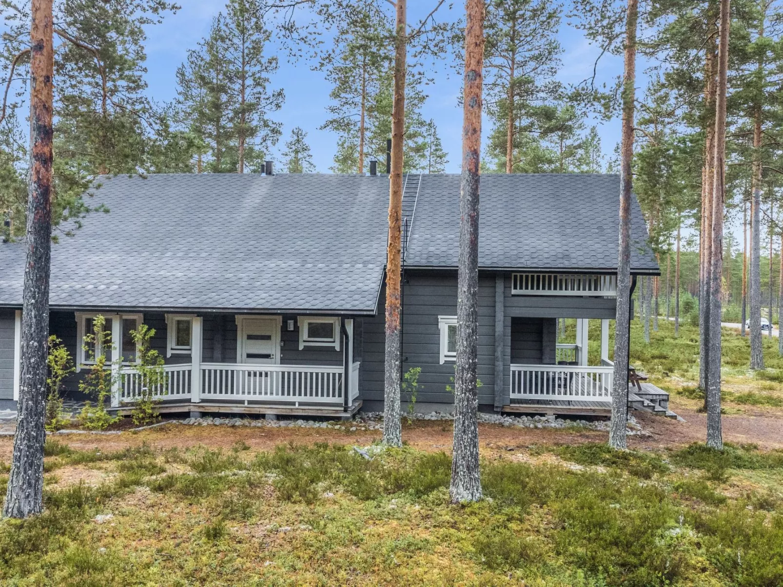 Sinisen tien helmi-Drinnen