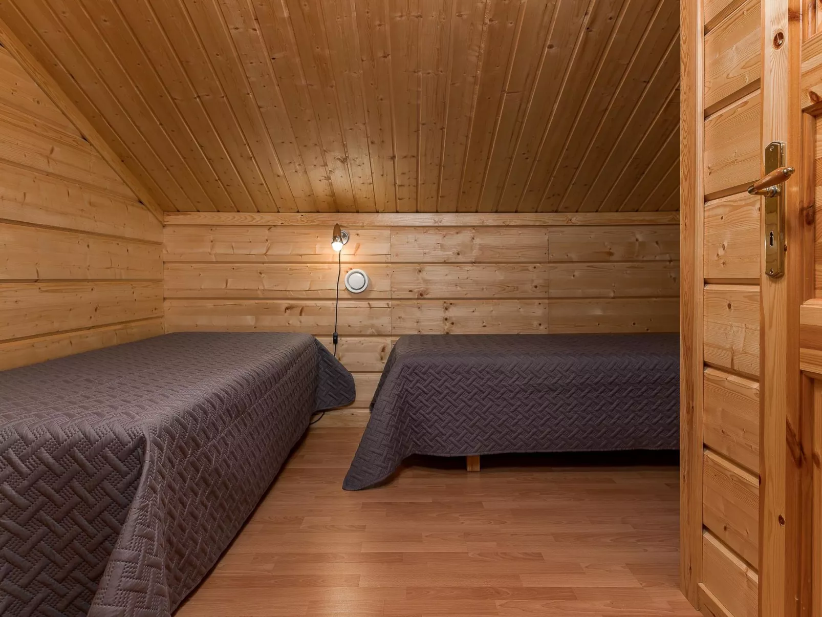 Kinostupa 2a (15-16)-Inside