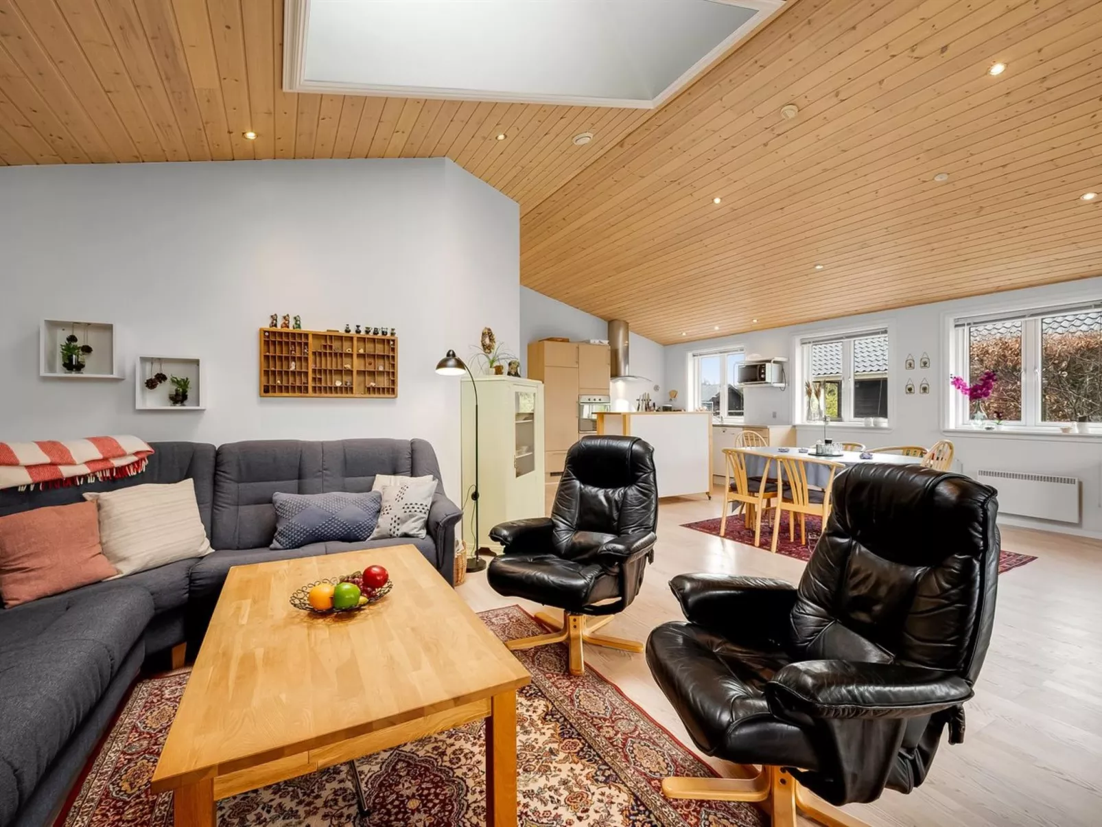 "Gertrud" - 950m to the fjord-Drinnen