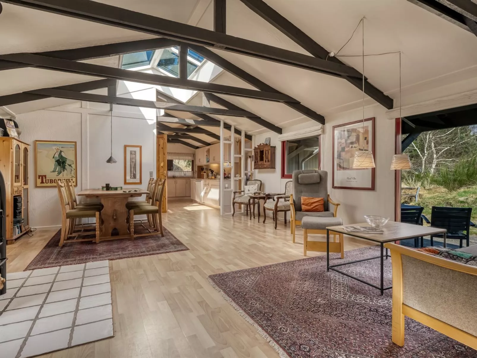 "Nimrod" - 800m from the sea-Dedans