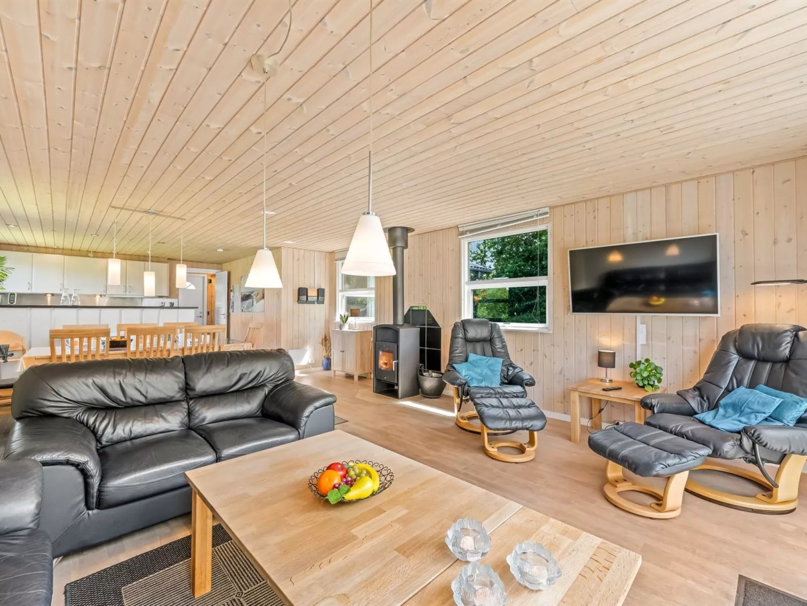 "Mina" - 600m to the fjord-Drinnen