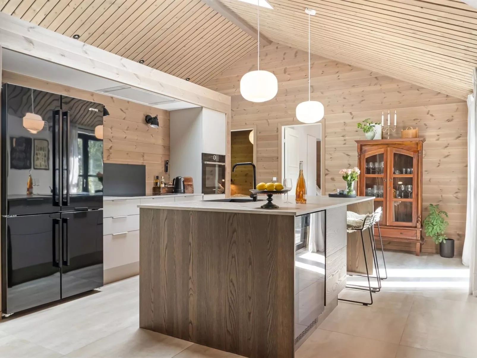 "Arbnora" -  from the sea-Dedans