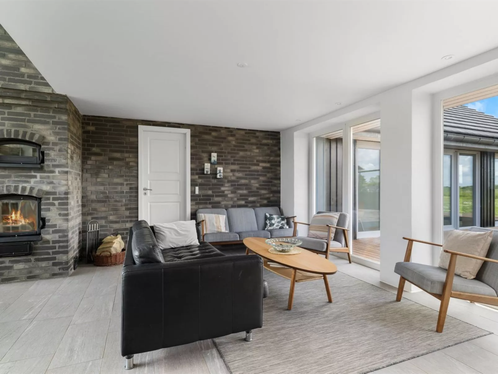 "Ung" - 460m from the sea-Inside