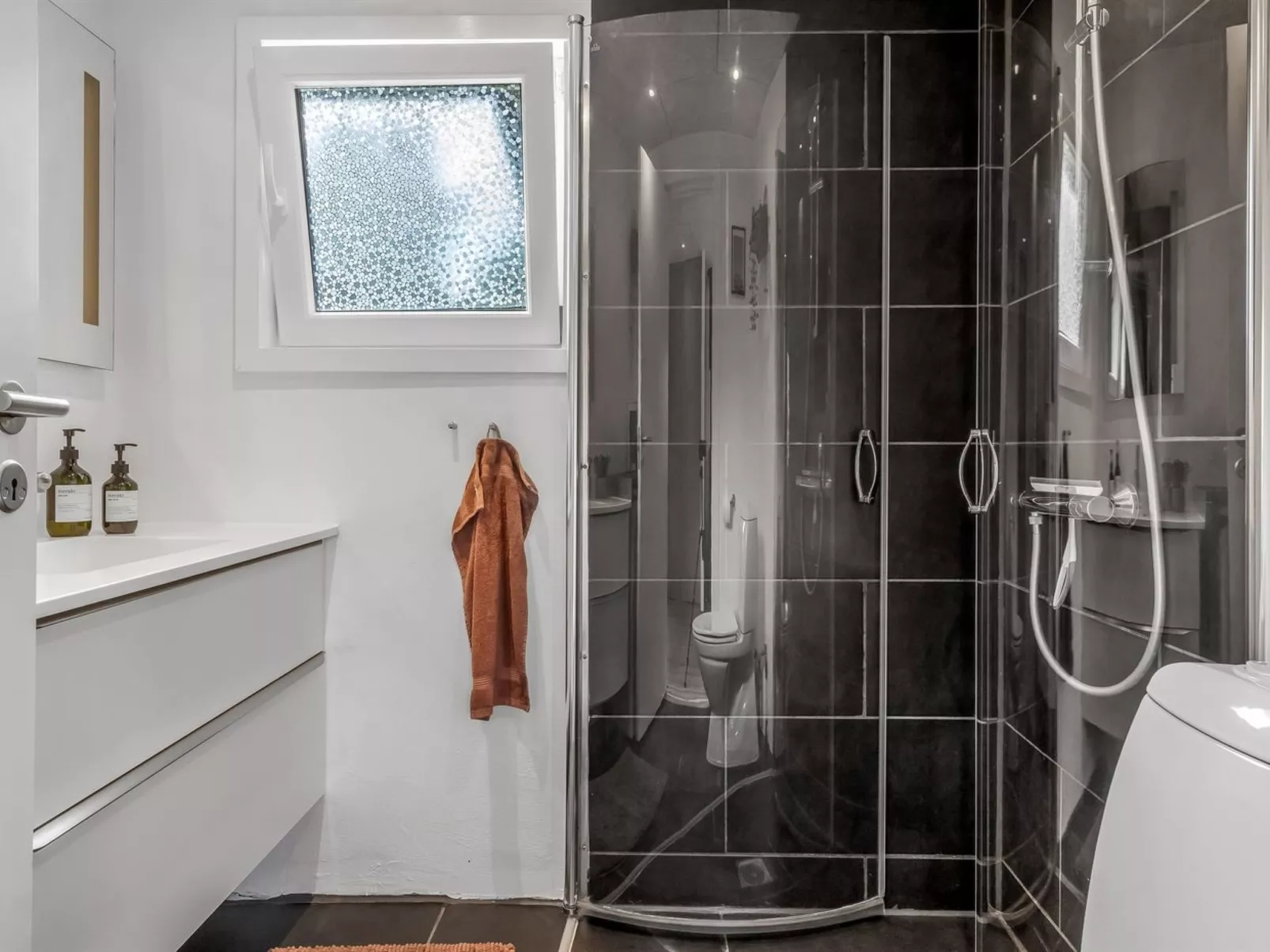 "Elske" -  from the sea-Inside