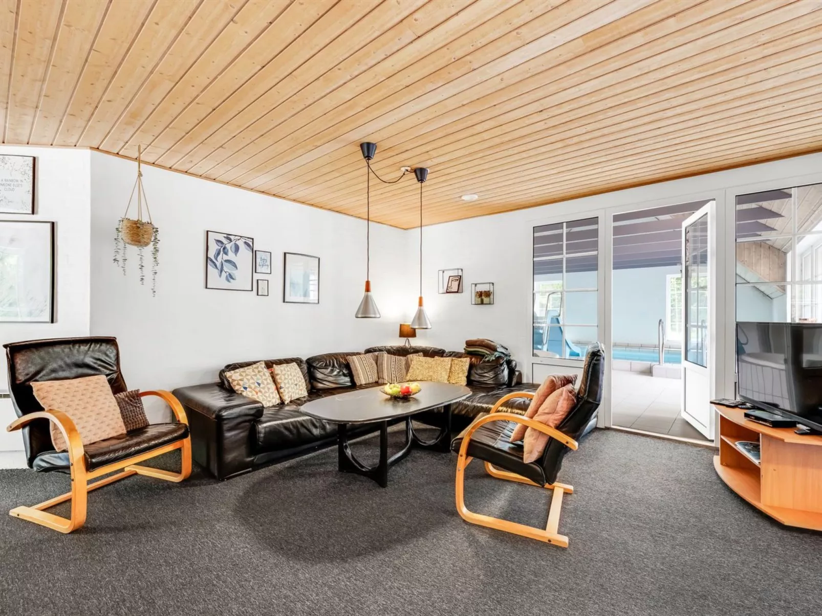 "Ulf" - 2km from the sea-Drinnen