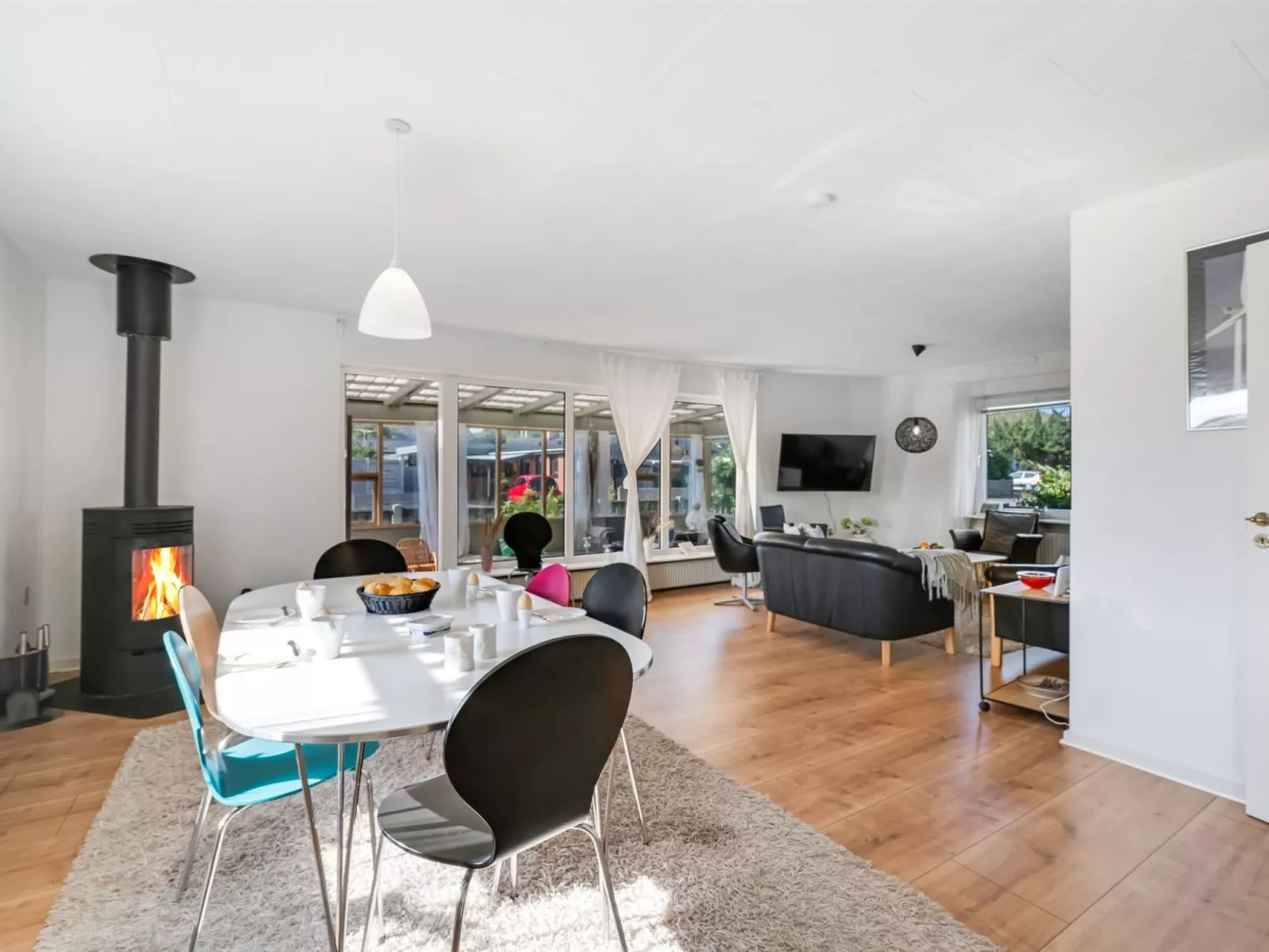 "Svein" - 500m to the fjord-Drinnen