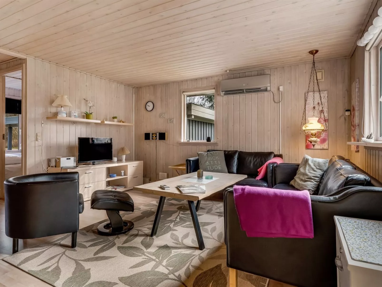 "Iris" - 200m to the fjord-Inside