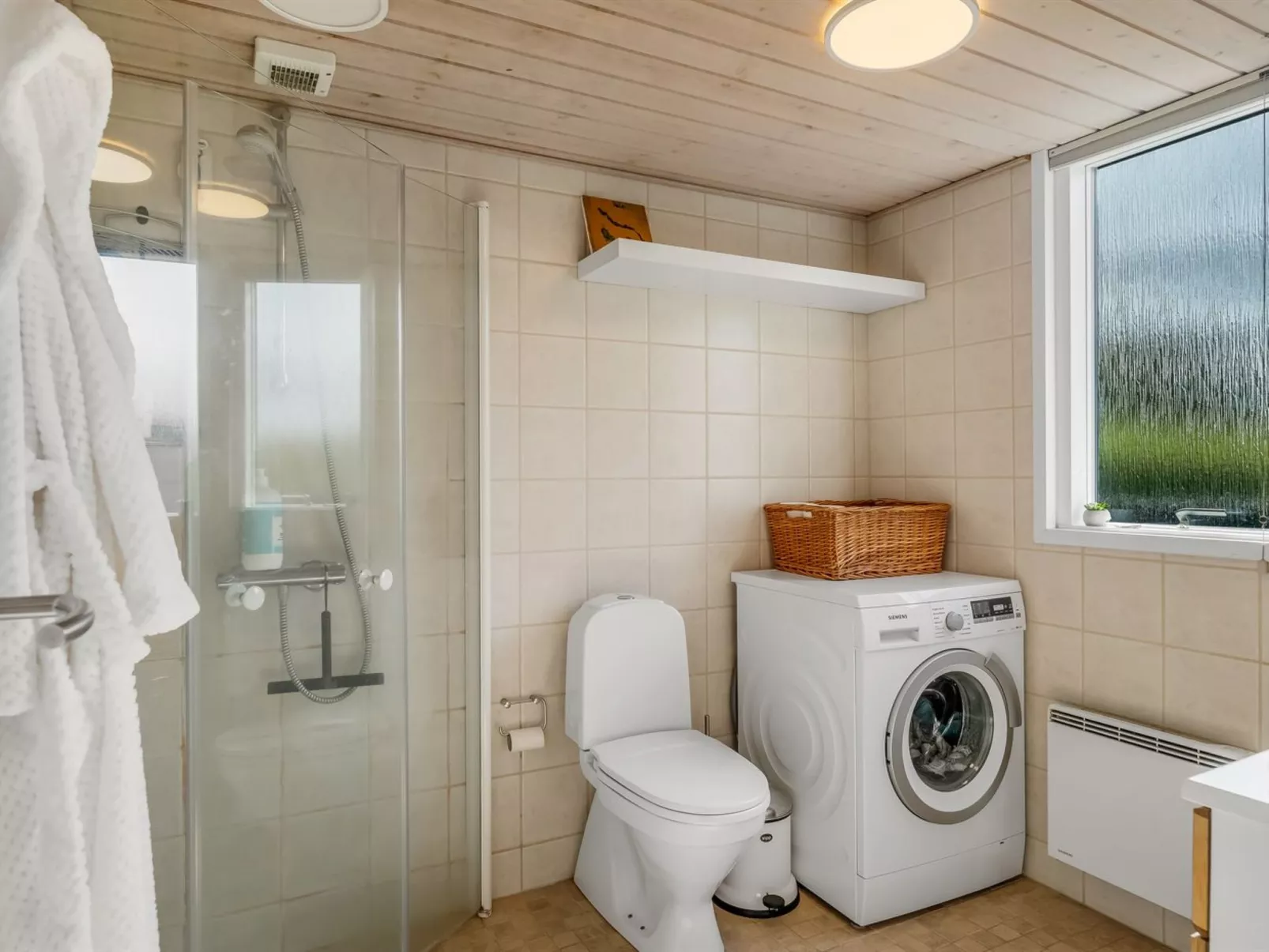 "Diderik" - 20m to the fjord-Inside