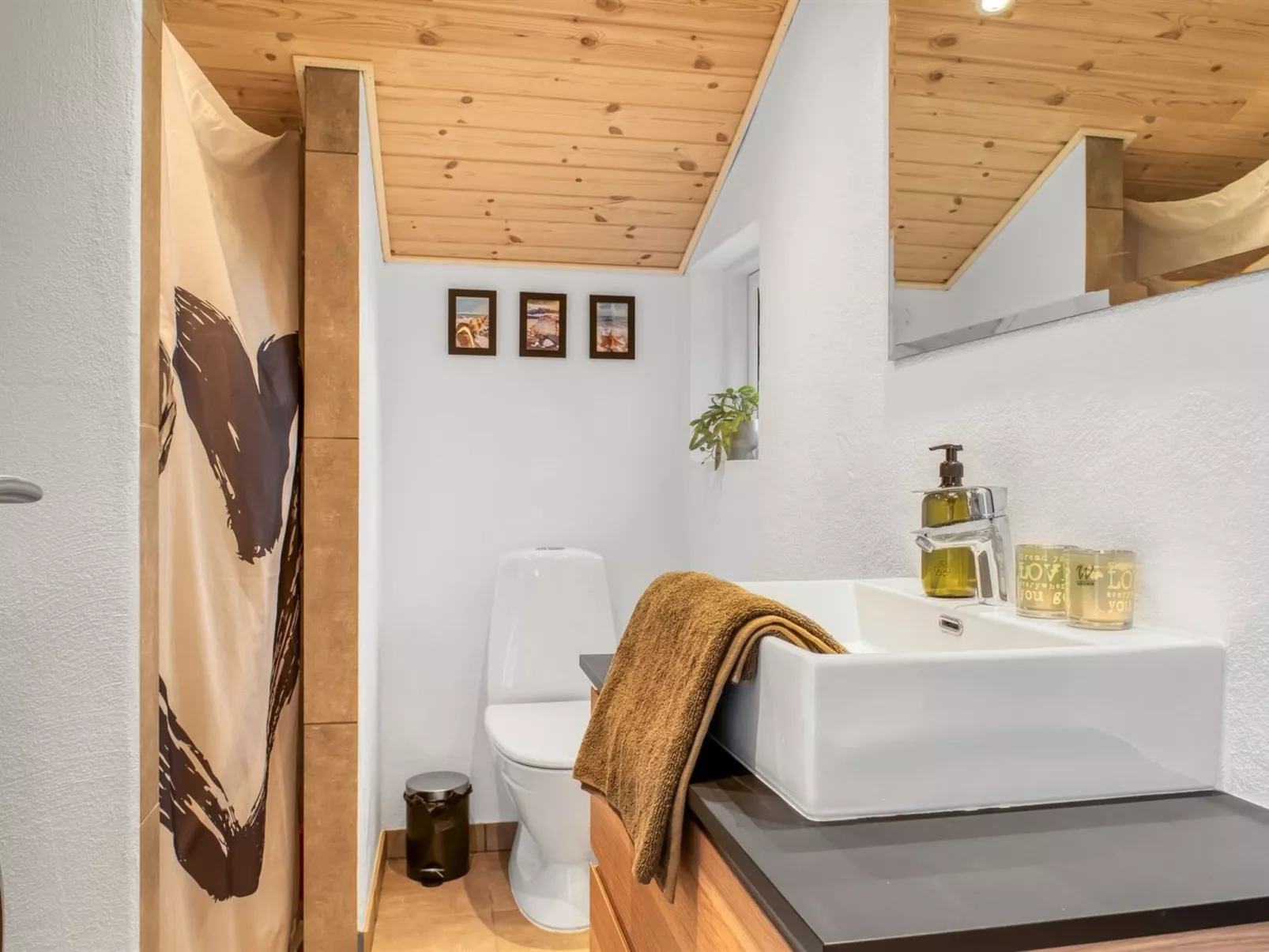 "Silvia" -  from the sea-Drinnen