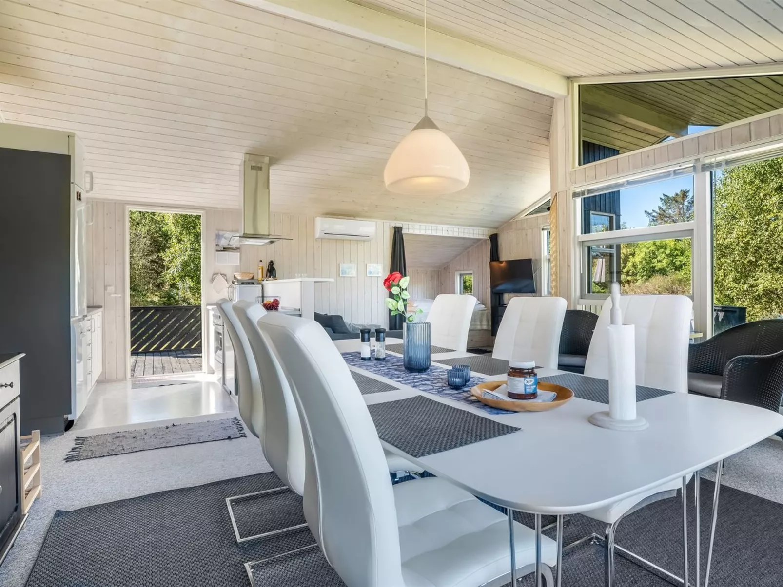 "Marisol" - 250m to the fjord-Drinnen