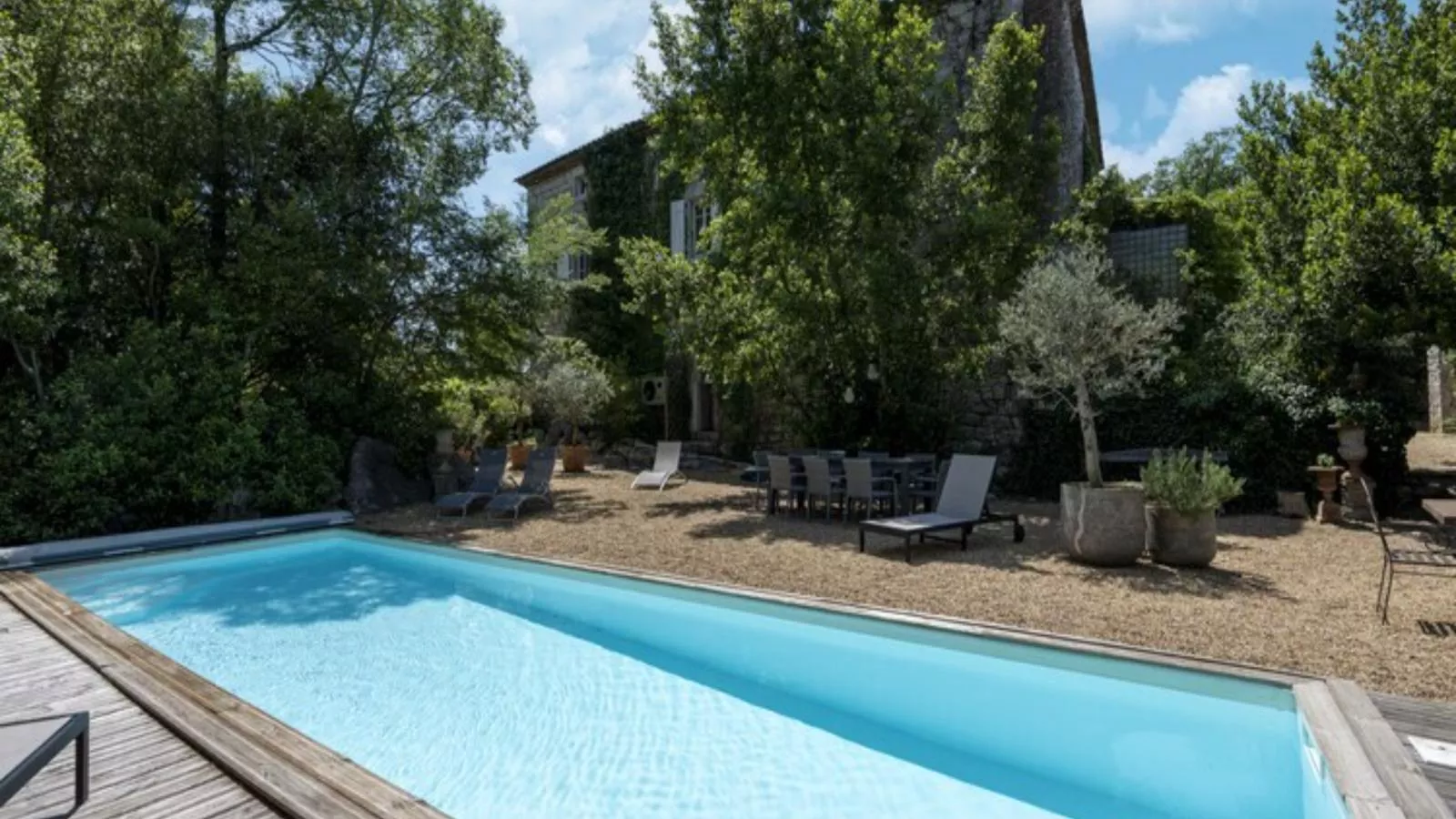 Grenadiers-Swimming pool