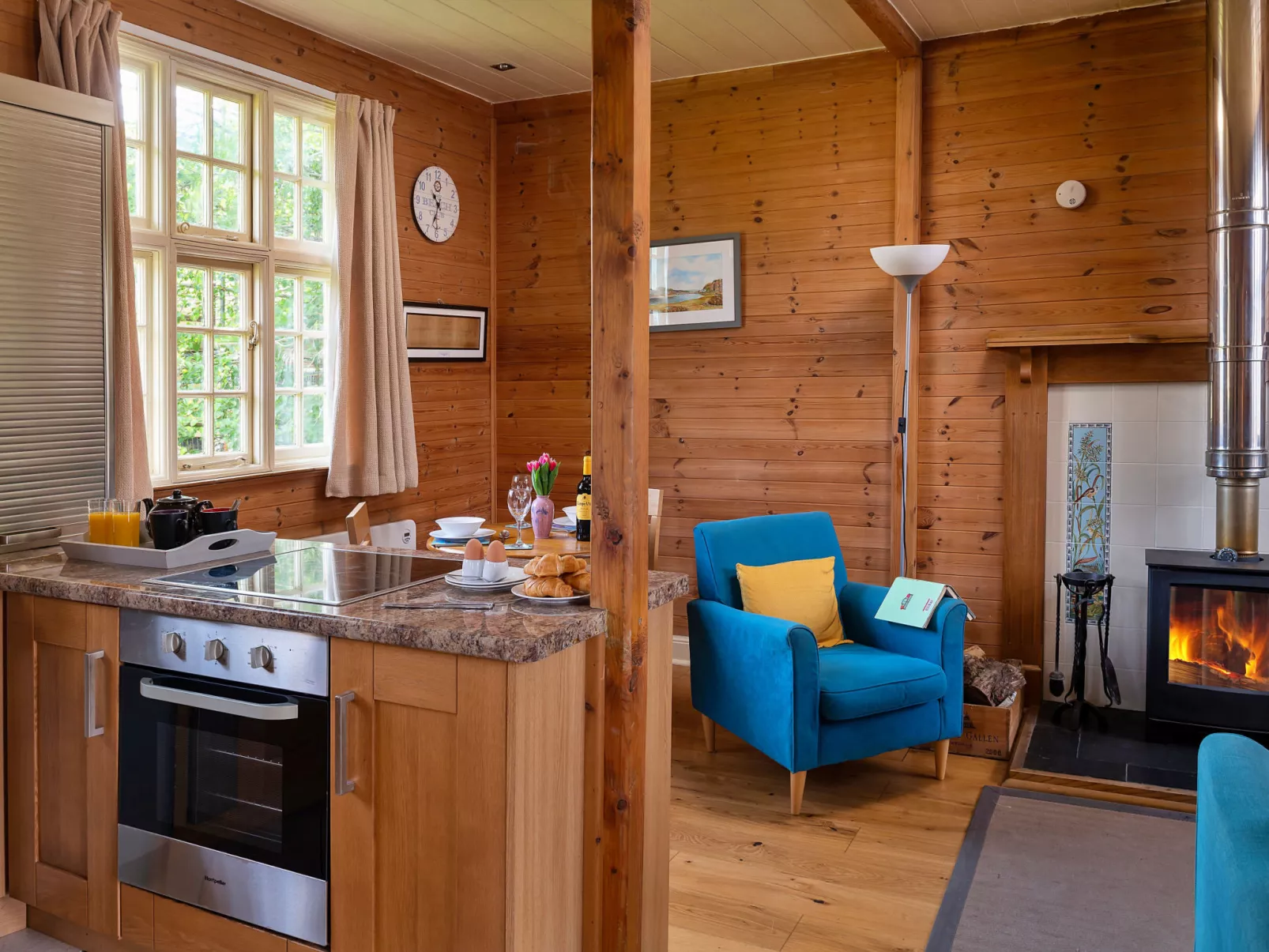 Toll Bridge Cottage-Dedans