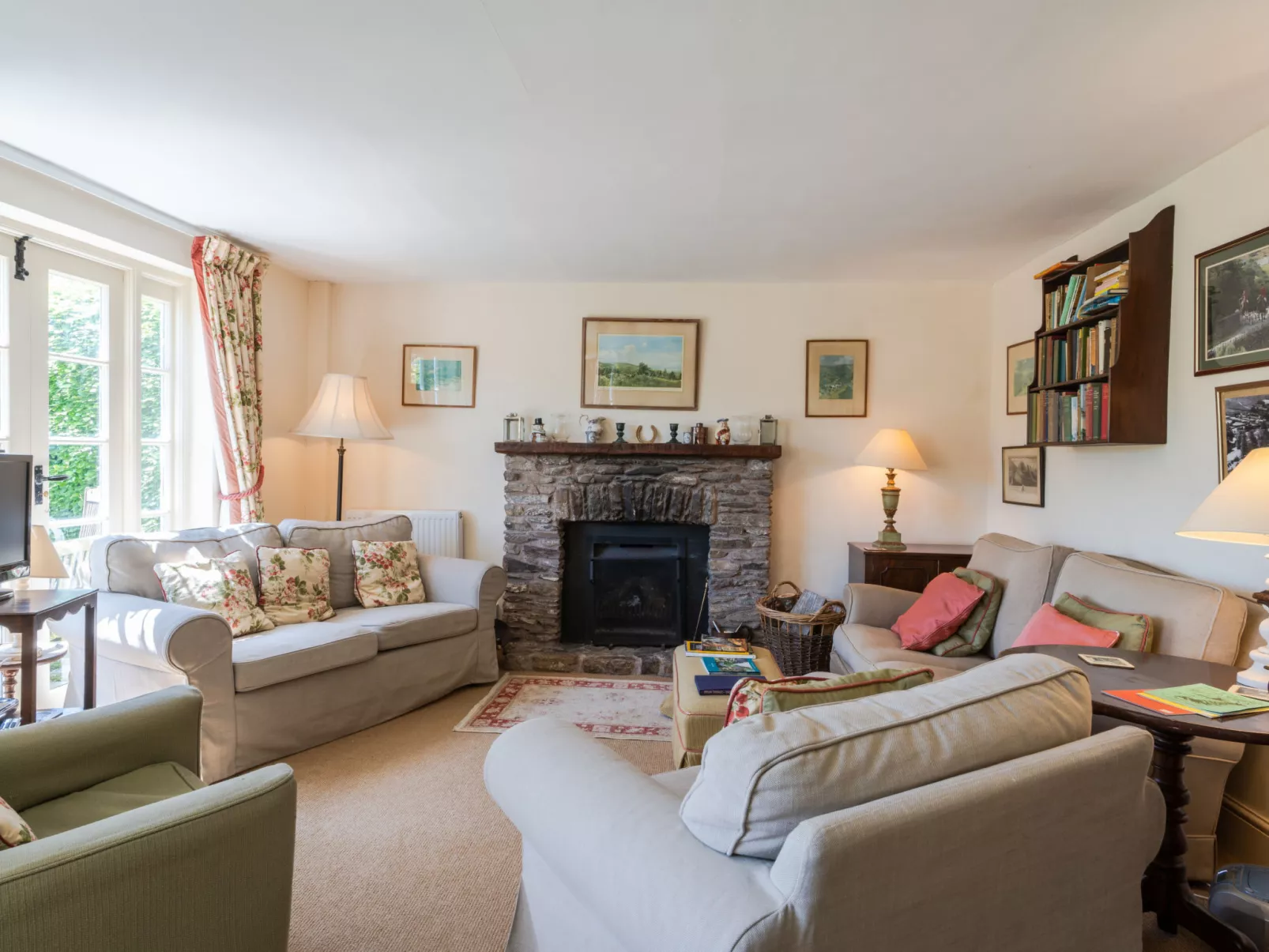 Valley Cottage-Dedans