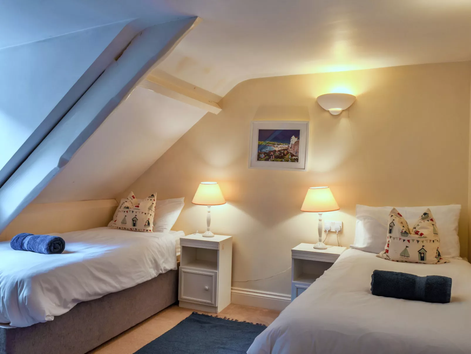 Nor Nour, Cawsand-Dedans