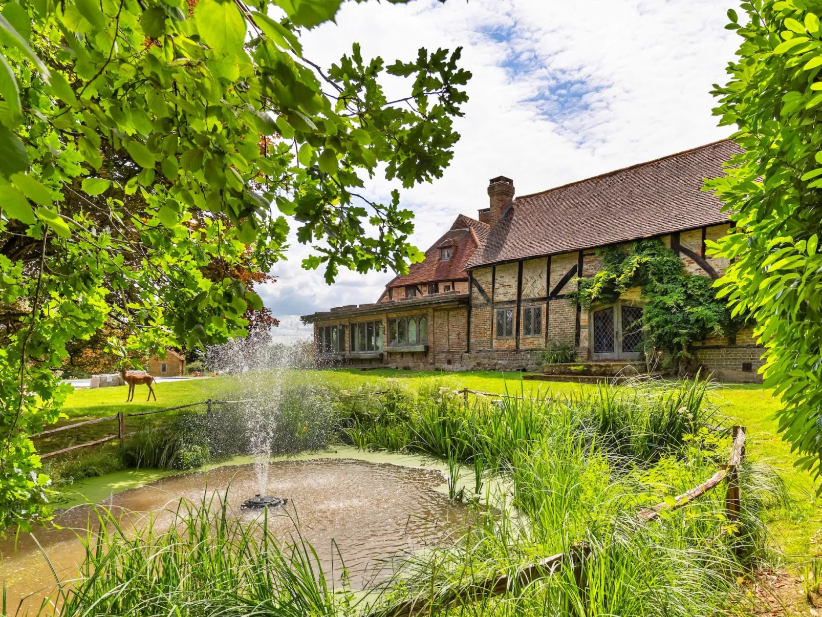 Sandhill Cottage with Hot Tub-Outside