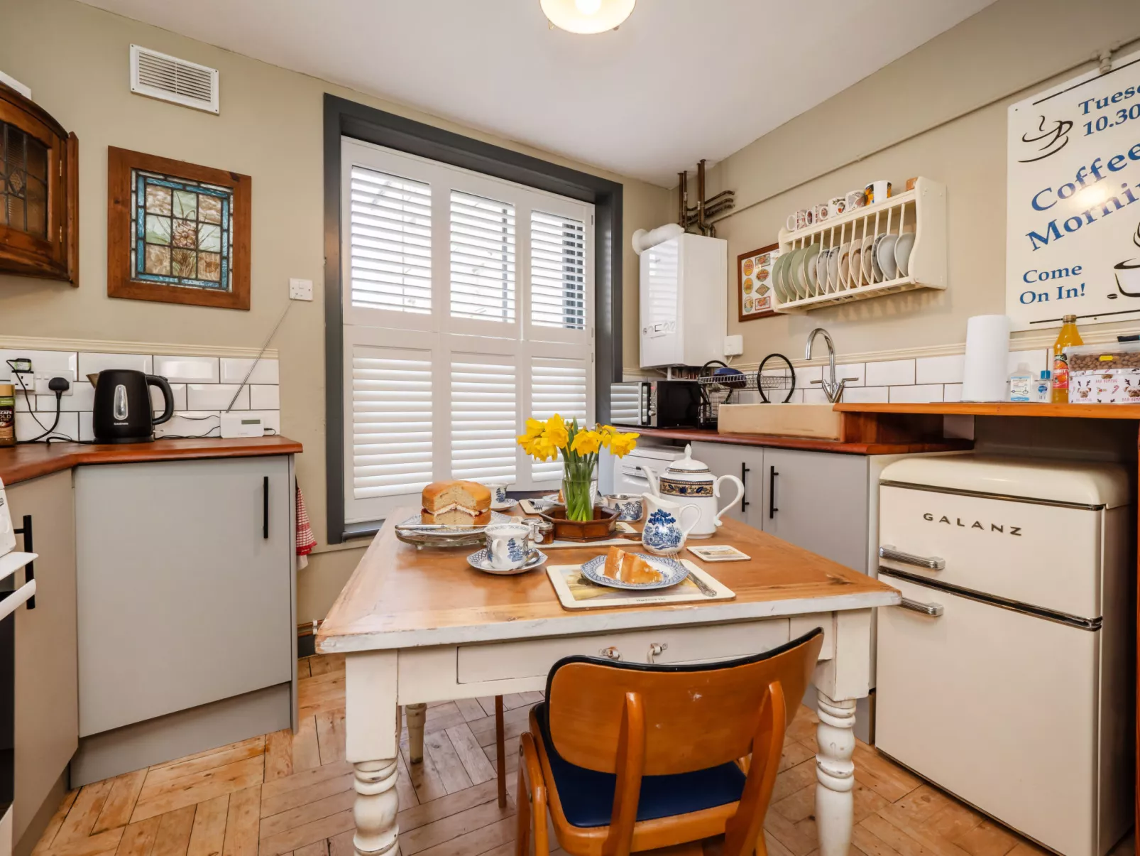 The Old Sunday School & Vestry-Dedans