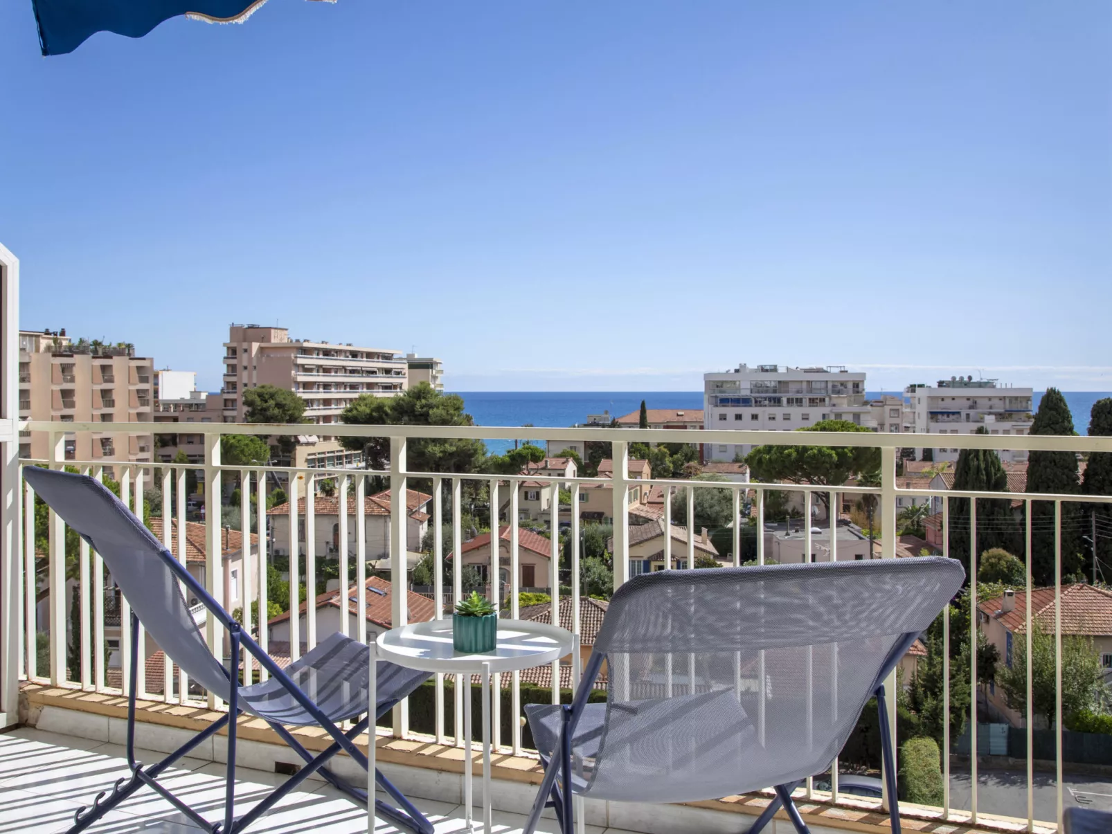 Azur Paradis-Draußen