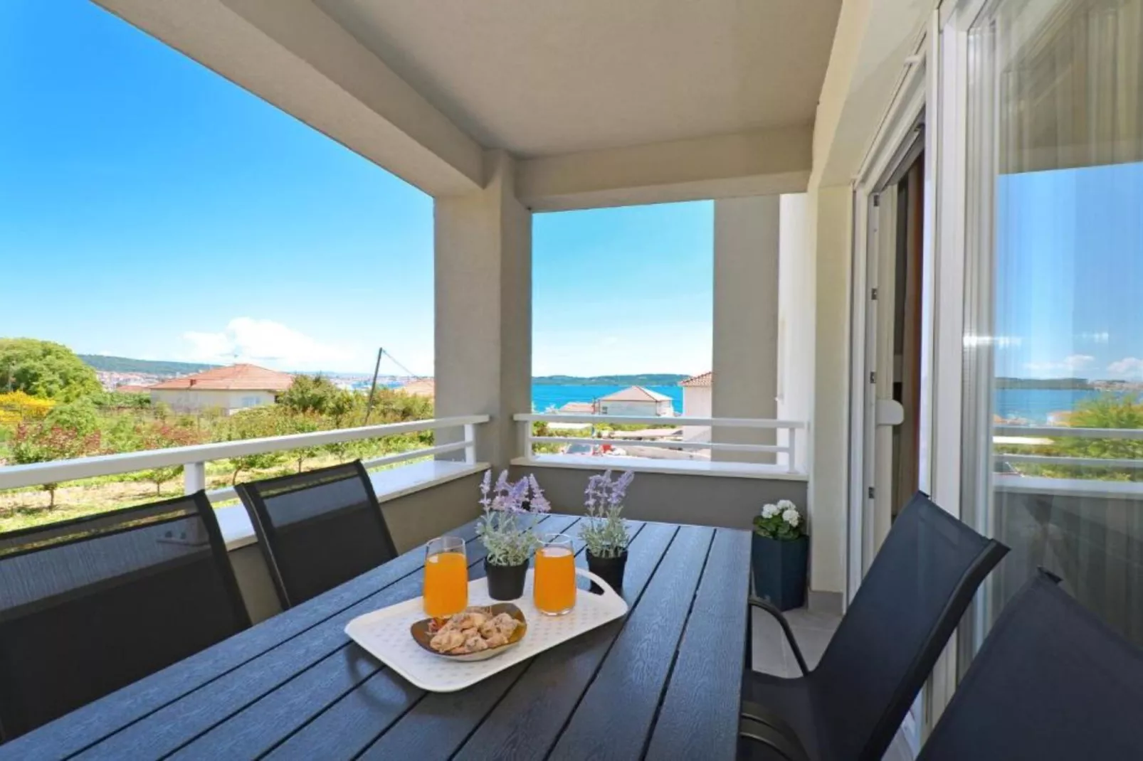 Apartment Sunshine Trogir - Three Bedroom Apartment with Balcony-Terrasse / balcon