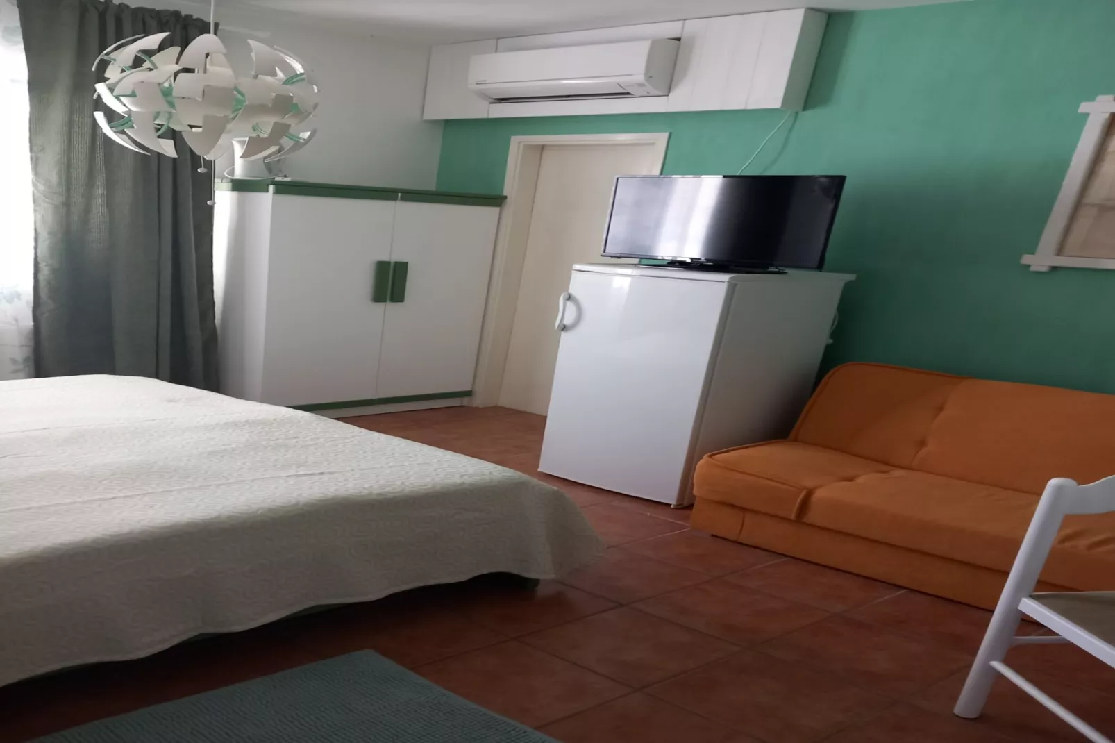 Guest House Green Corner Supetarska Draga - Triple Room with Terrace and Sea View-Indoor