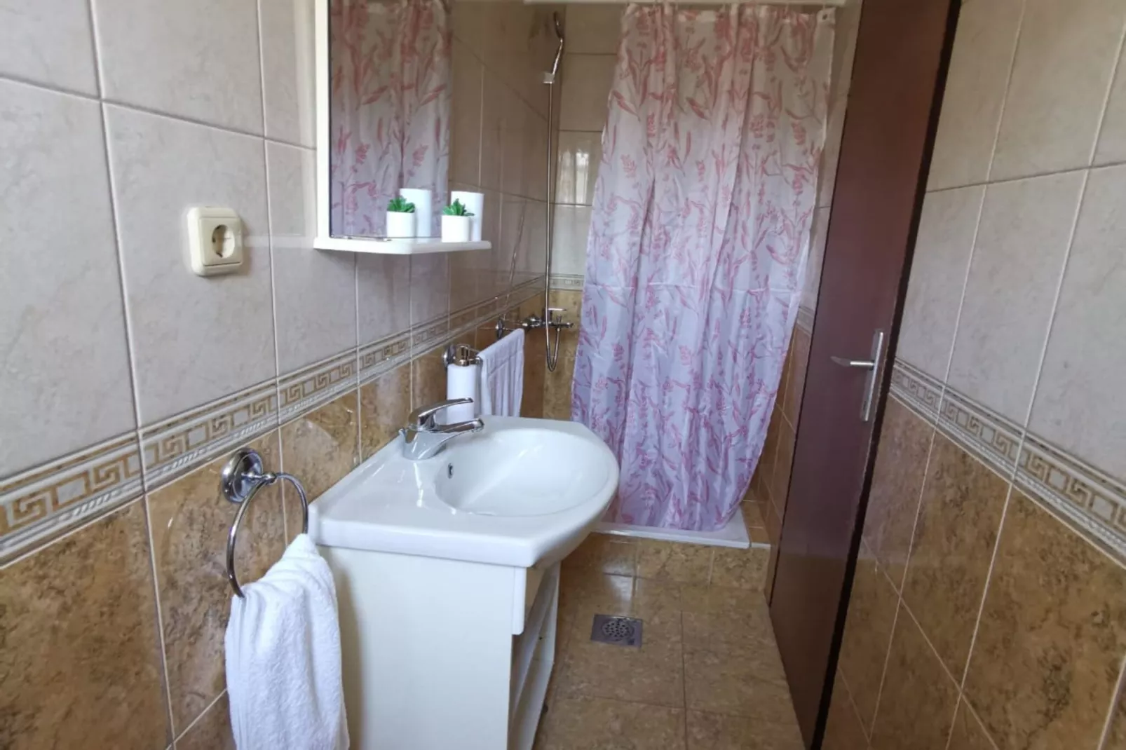 Three Bedroom Apartment with Terrace and  Sea View-Bathroom
