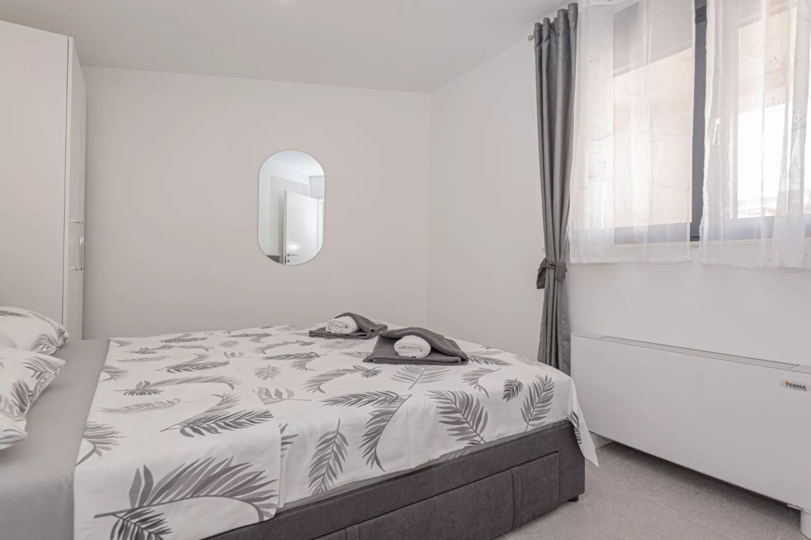 Four-Bedroom Villa With Pool-Schlafzimmer