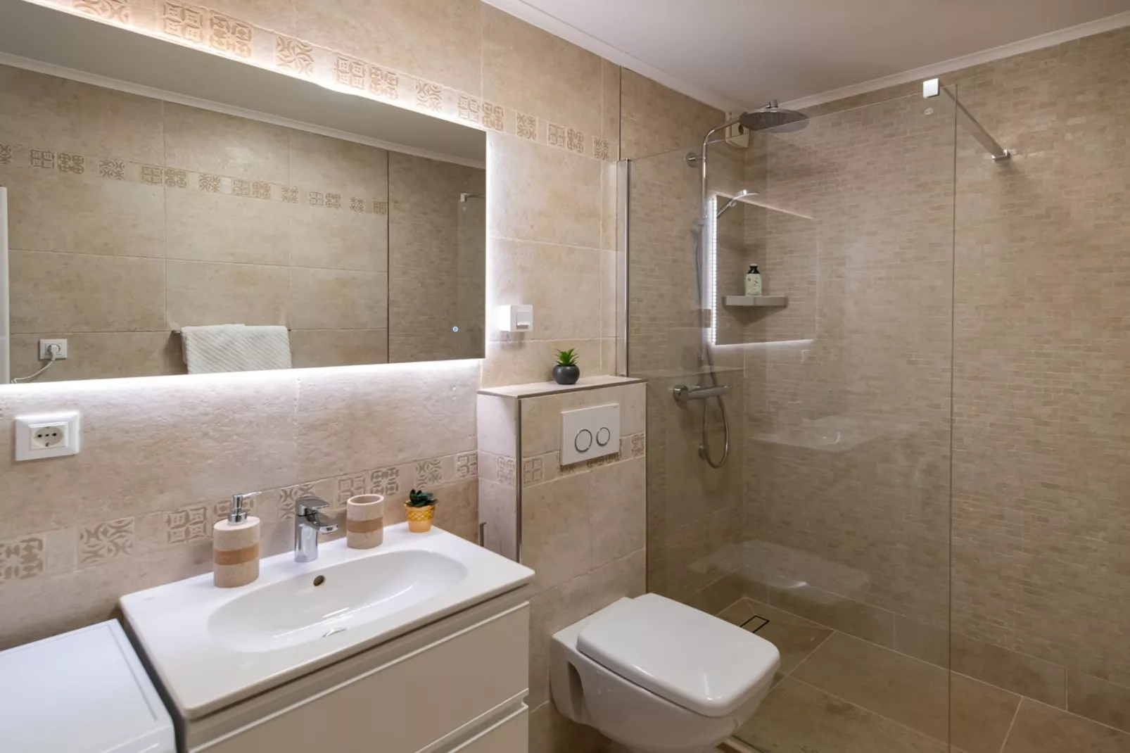 Apartments Sweet Escape - Two Bedroom Apartment with Terrace and Sea View-Badezimmer