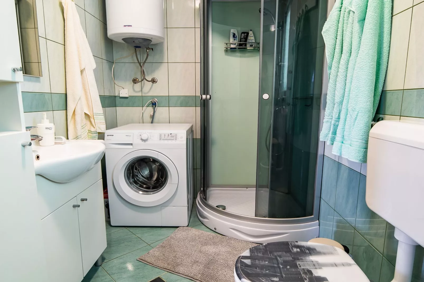 Golden Horizon Holiday Home with Terrace and Garden - One Bedroom Holiday Home with Terrace and Garden-Salle de bain