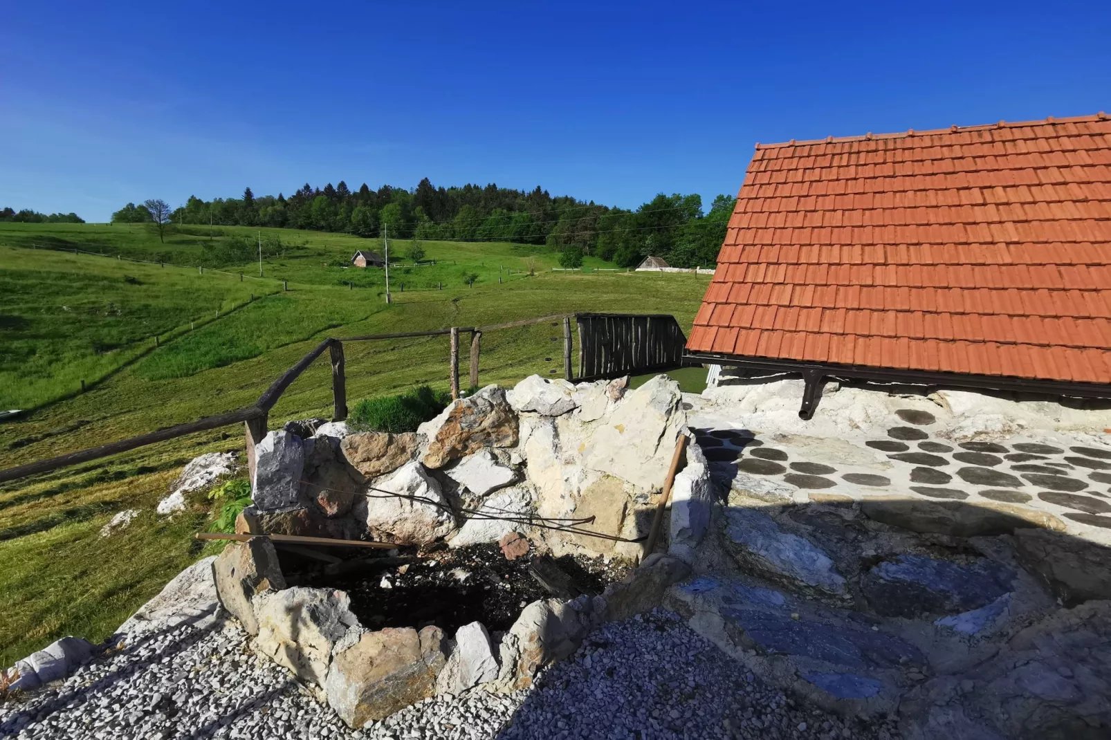 Visnja Gora Meadow Hideaway with Terrace - One Bedroom Cottage with Terrace (owner Hiška na skalci)-Im Freien