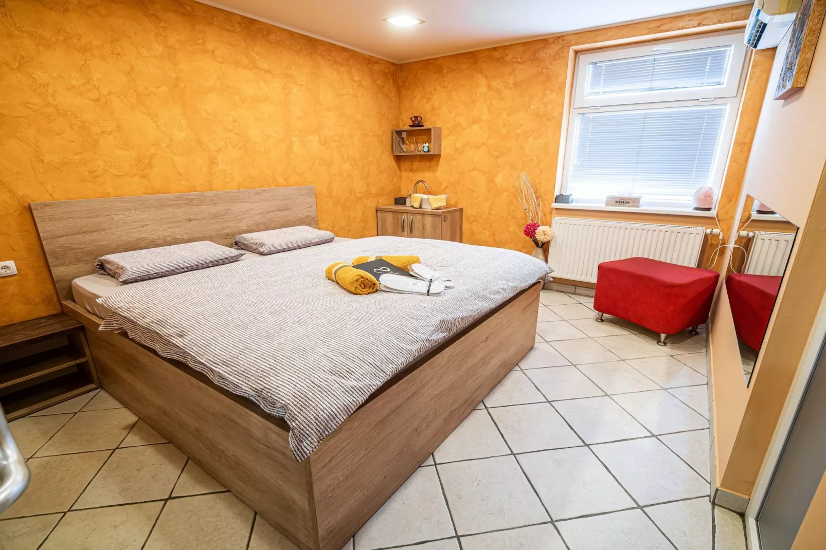 Elegant and Stylish Retreat Apartments with Terrace - Two Bedroom Apartment with Terrace-Chambre