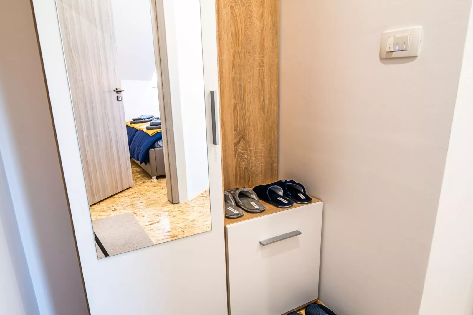 City Modern and Vibrant Apartments Ljubljana - Standard One Bedroom Apartment (owner A3)-Schlafzimmer