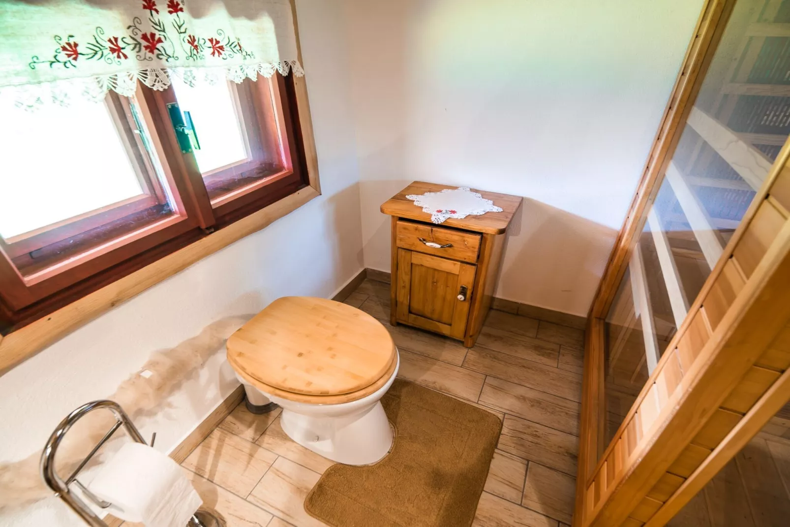 Bloomfield Retreat Country House with Sauna - Three Bedroom Country House-Badezimmer