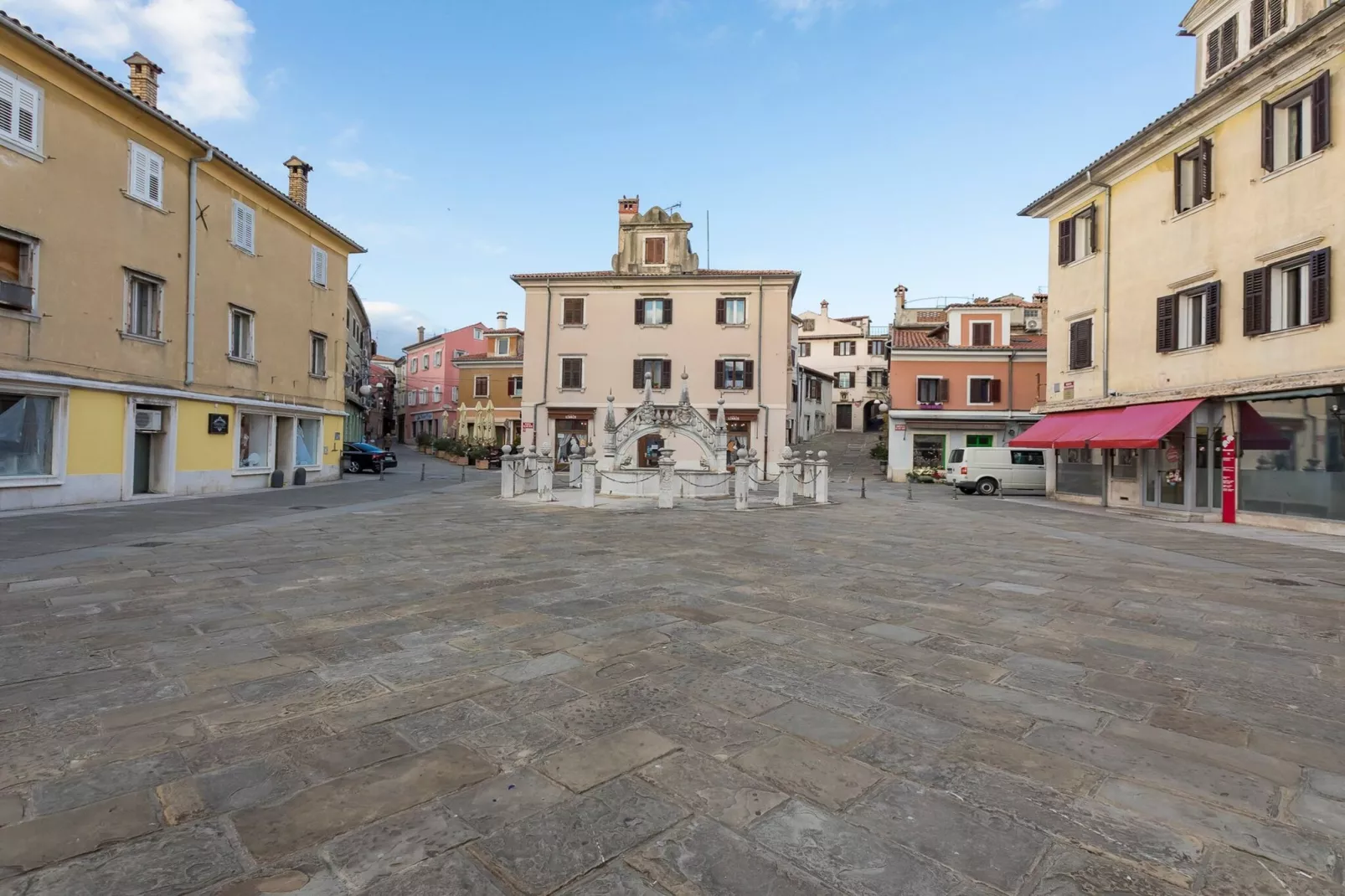 Downtown Koper Spacious Apartment with Balcony - Two Bedroom Apartment with Balcony-Outdoor