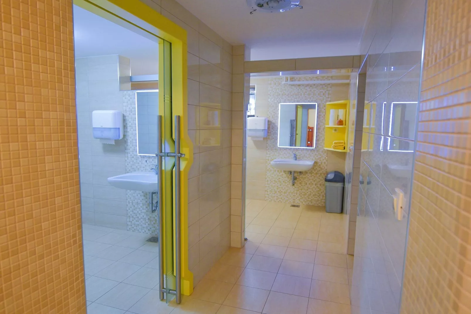 Cozy Luxe Holiday Home with Natural Thermal Bath - Seven Bedroom Holiday Home-Salle de bain