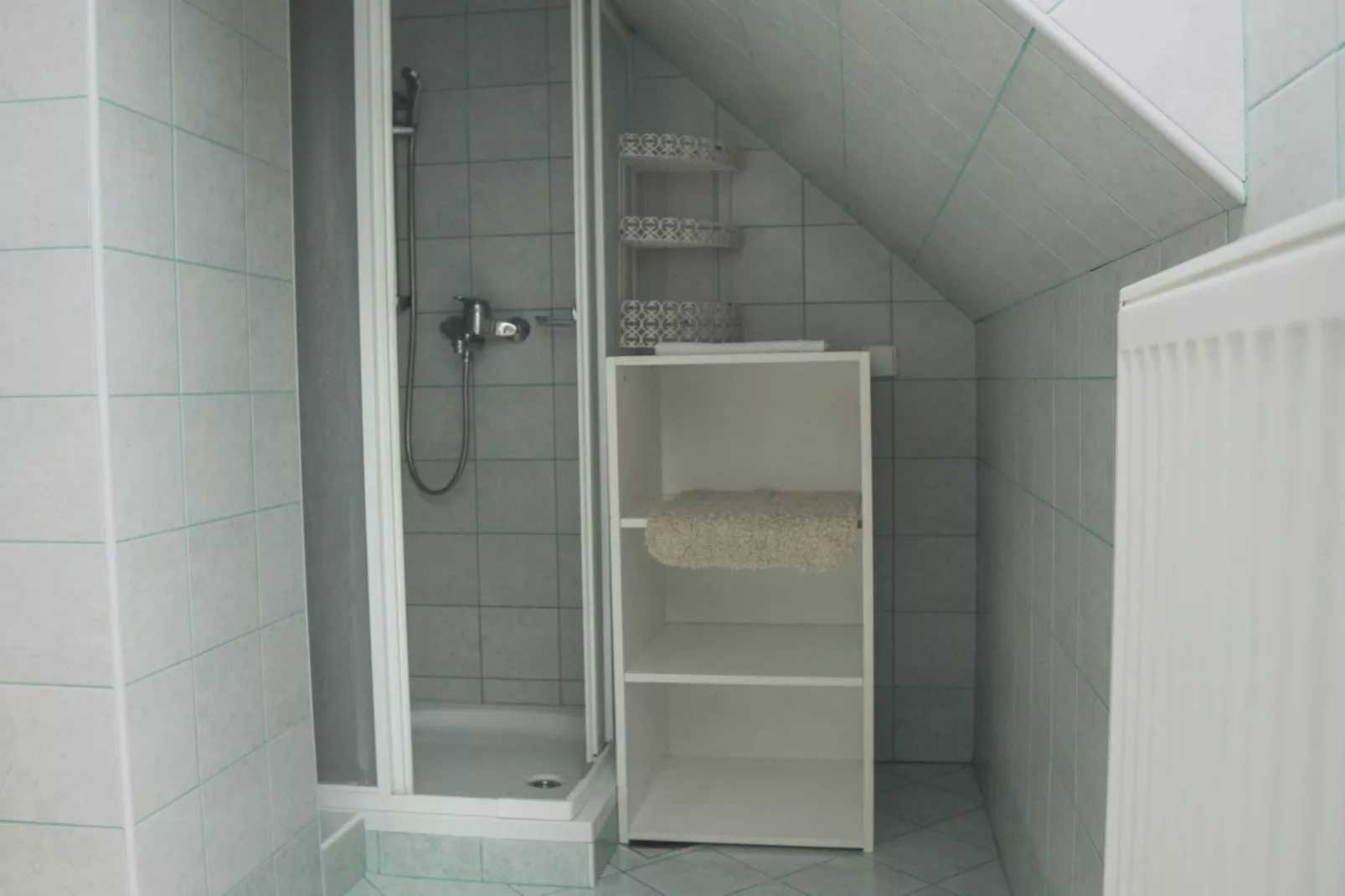 Comfortable Apartment with Mountain View - One Bedroom Apartment-Badezimmer