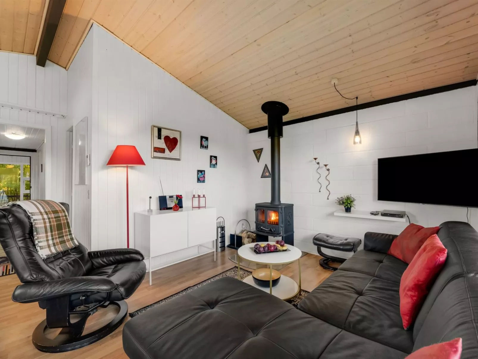 "Sjarlotte" - 400m to the fjord-Inside