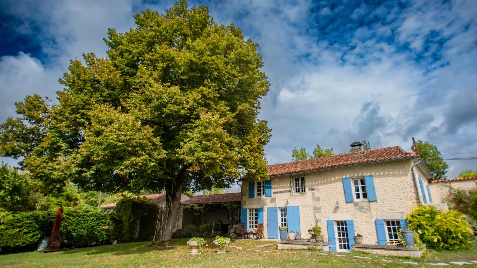 Maswari en Drapeau-Außenbereich Sommer