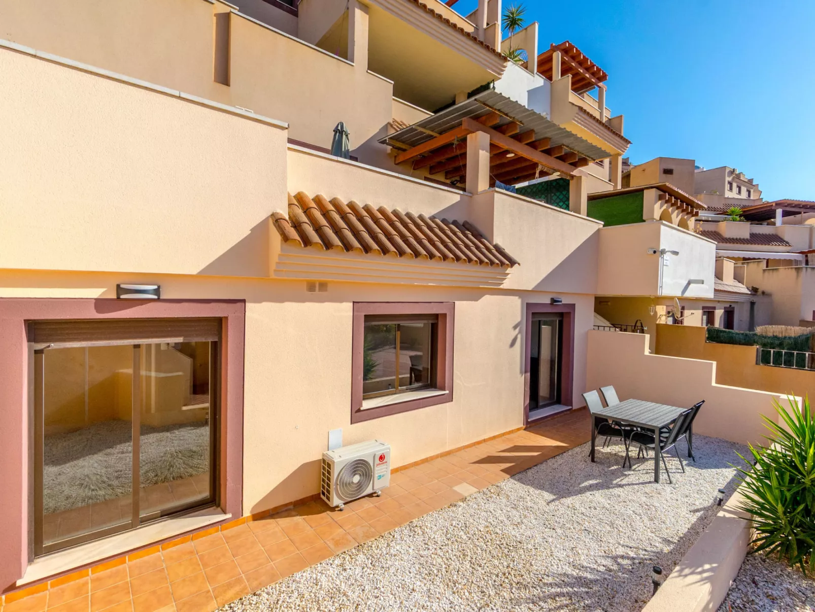 Collados Zieschang-Outside