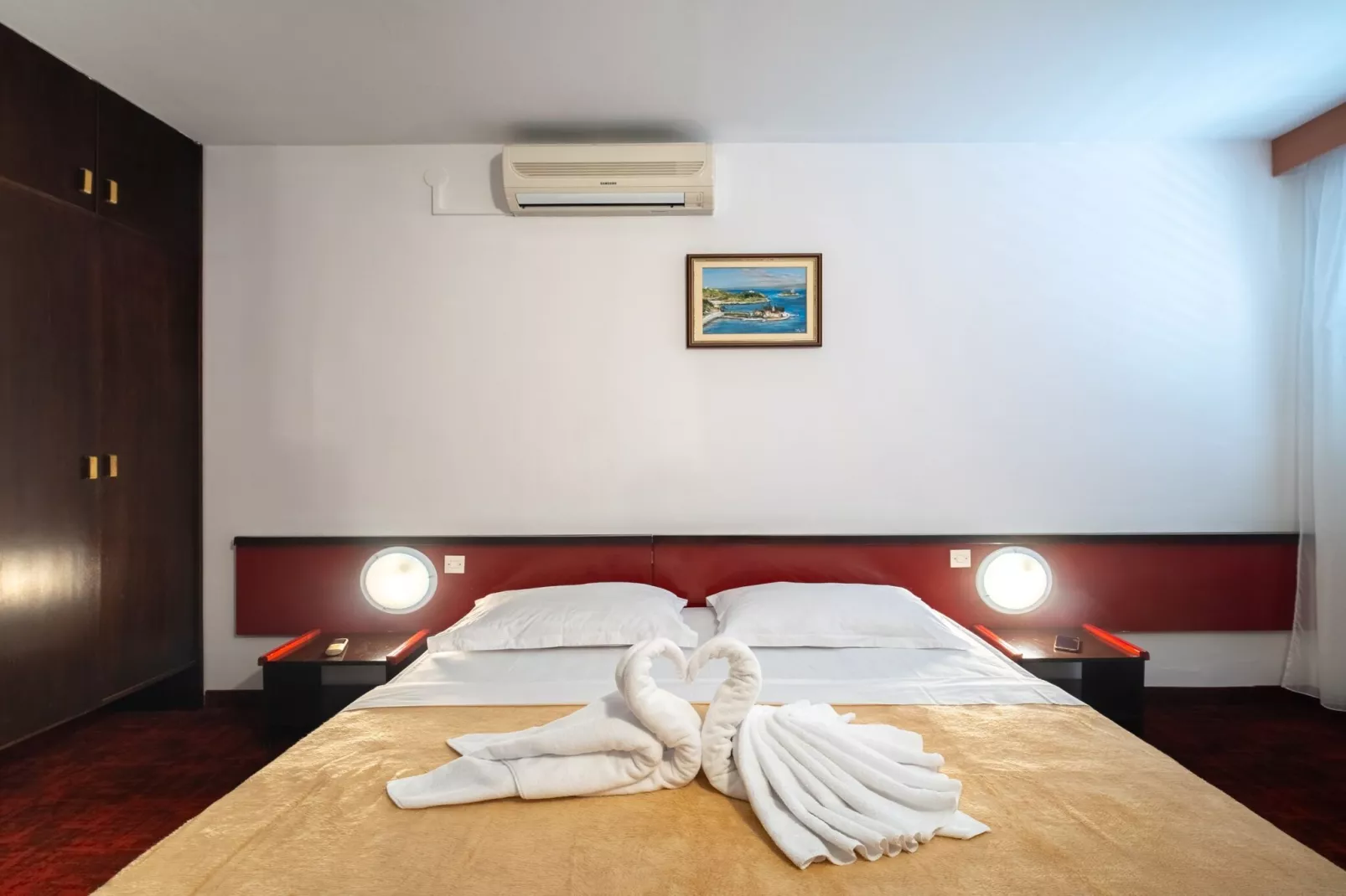 Hotel Issa - Double Room Sea View 11 - Schlafzimmer