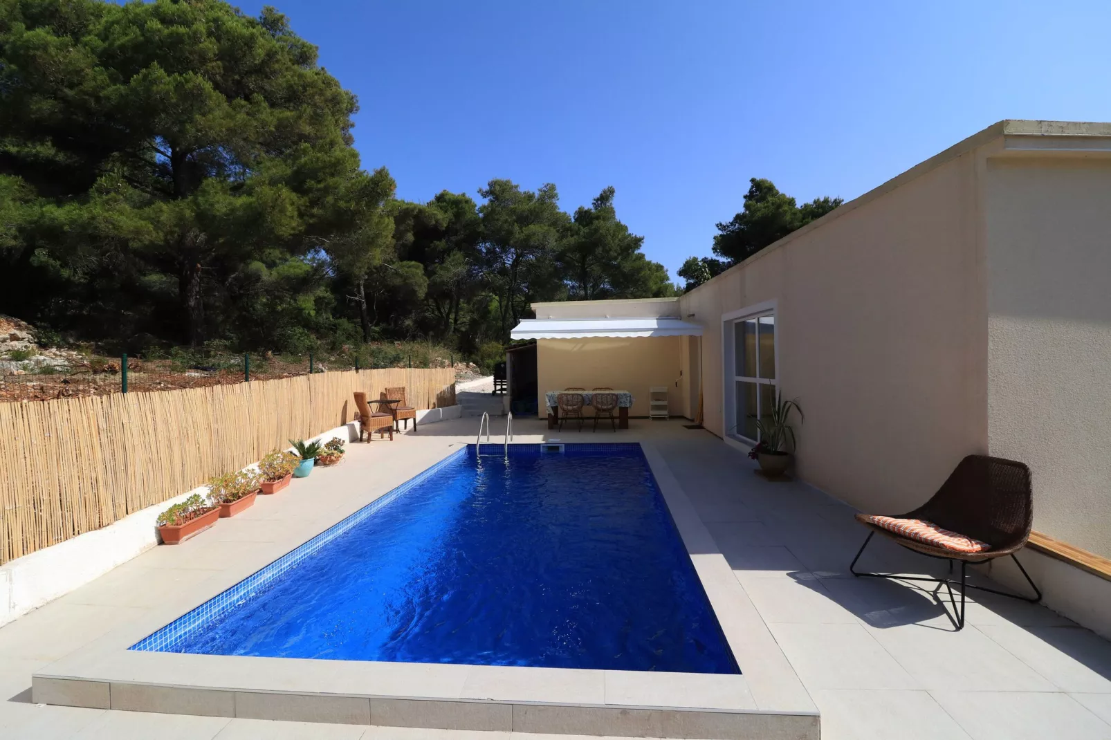 House Leta Cozy Hideaway with Pool - Four Bedroom Holiday Home with Pool-Swimming pool