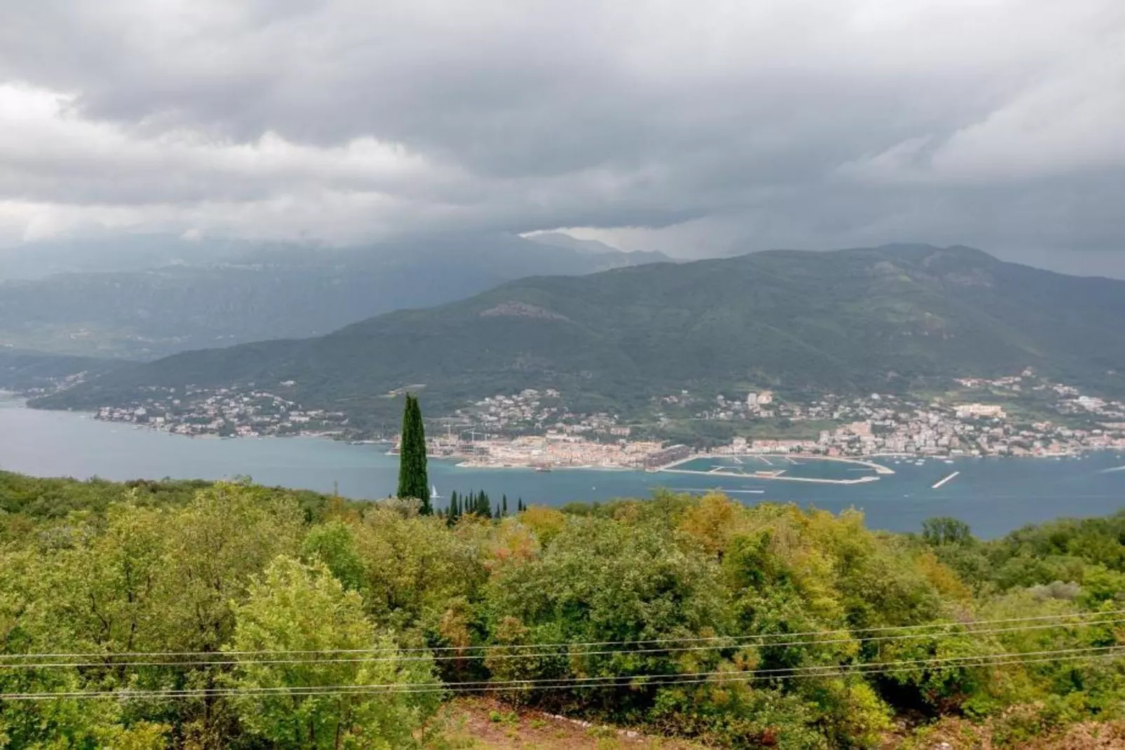 Tranquil Retreat with Private Pool in Lustica Bay - One Bedroom Apartment with Balcony and Sea View 1-Extérieur