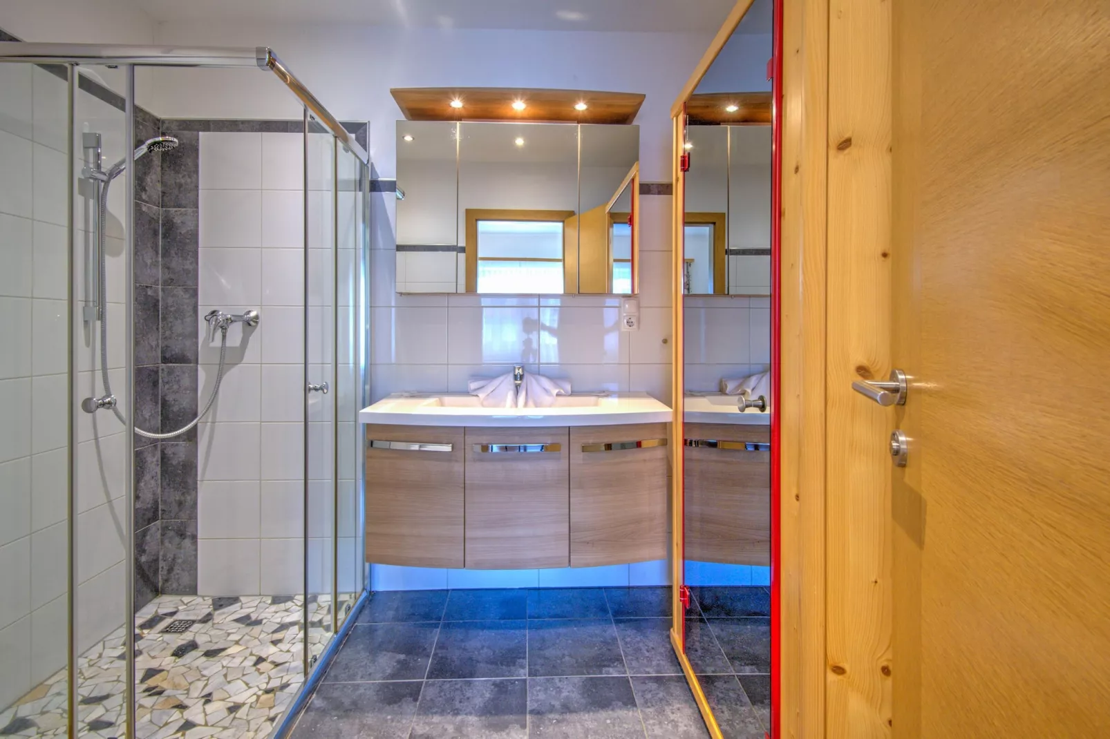 Vicky Apartment Top 3-Badezimmer