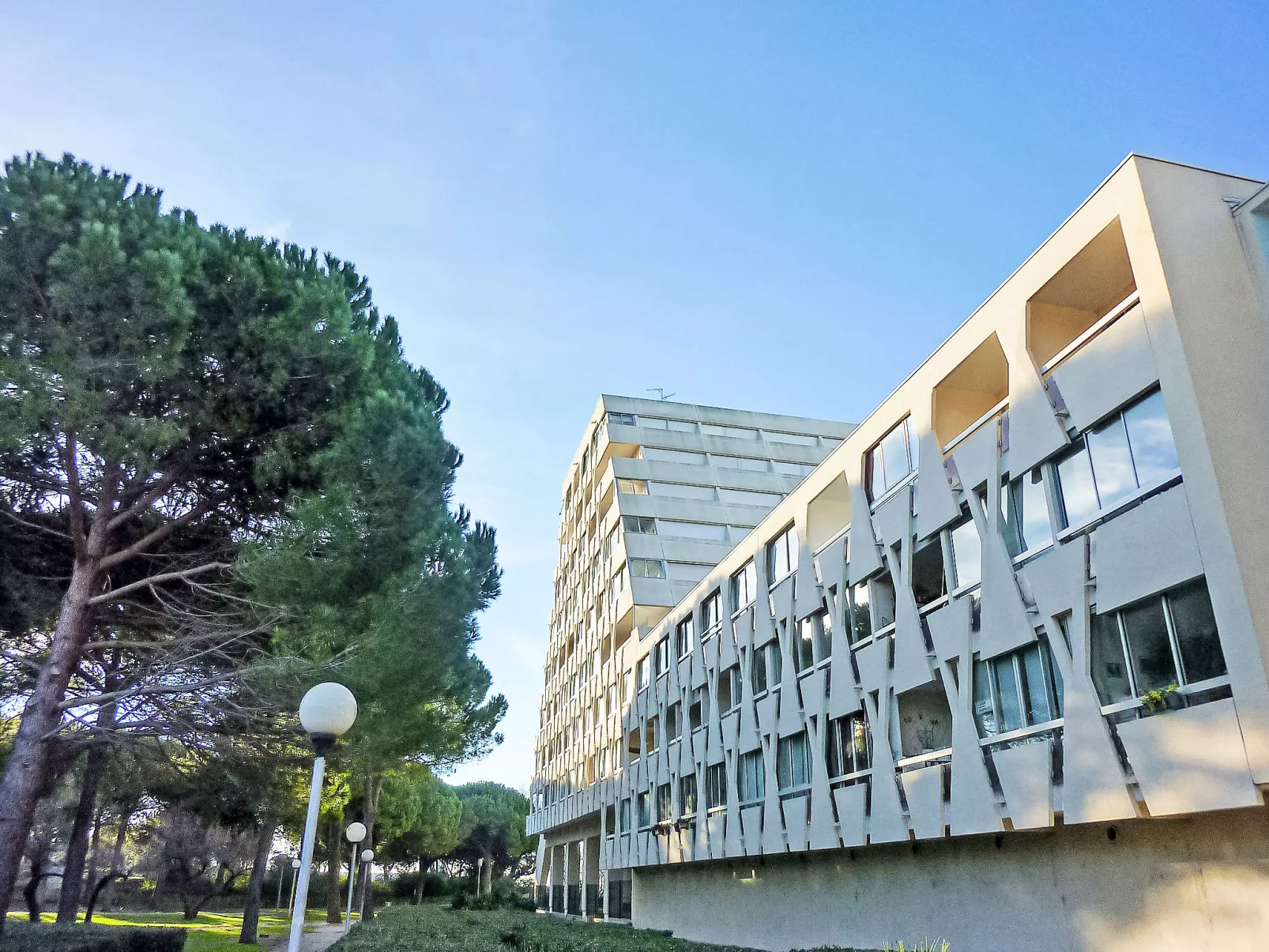 Le Saint Clair-Outside