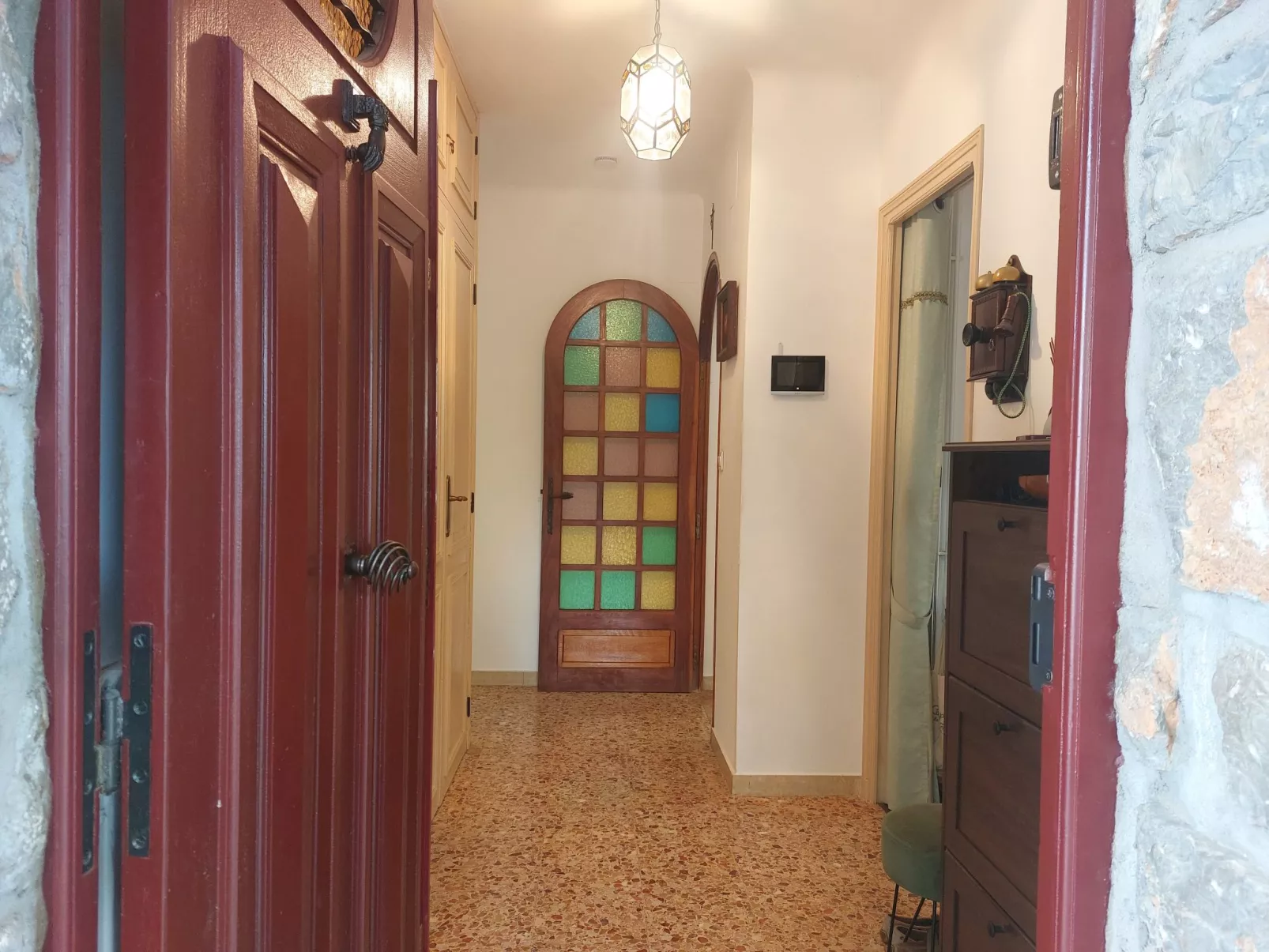 Les Pierres Fleuries-Inside