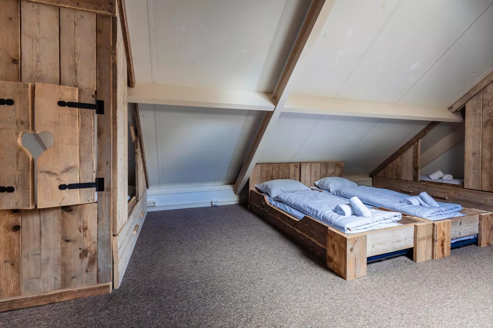 16 - Persons Family bungalow-Chambre